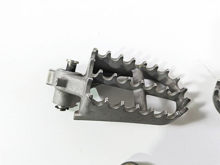 2006 BMW R1200GS K255 Adv Front Footpeg Rest Set 46717694557 {{ shop.shopifyCountryName }} - Mototech271