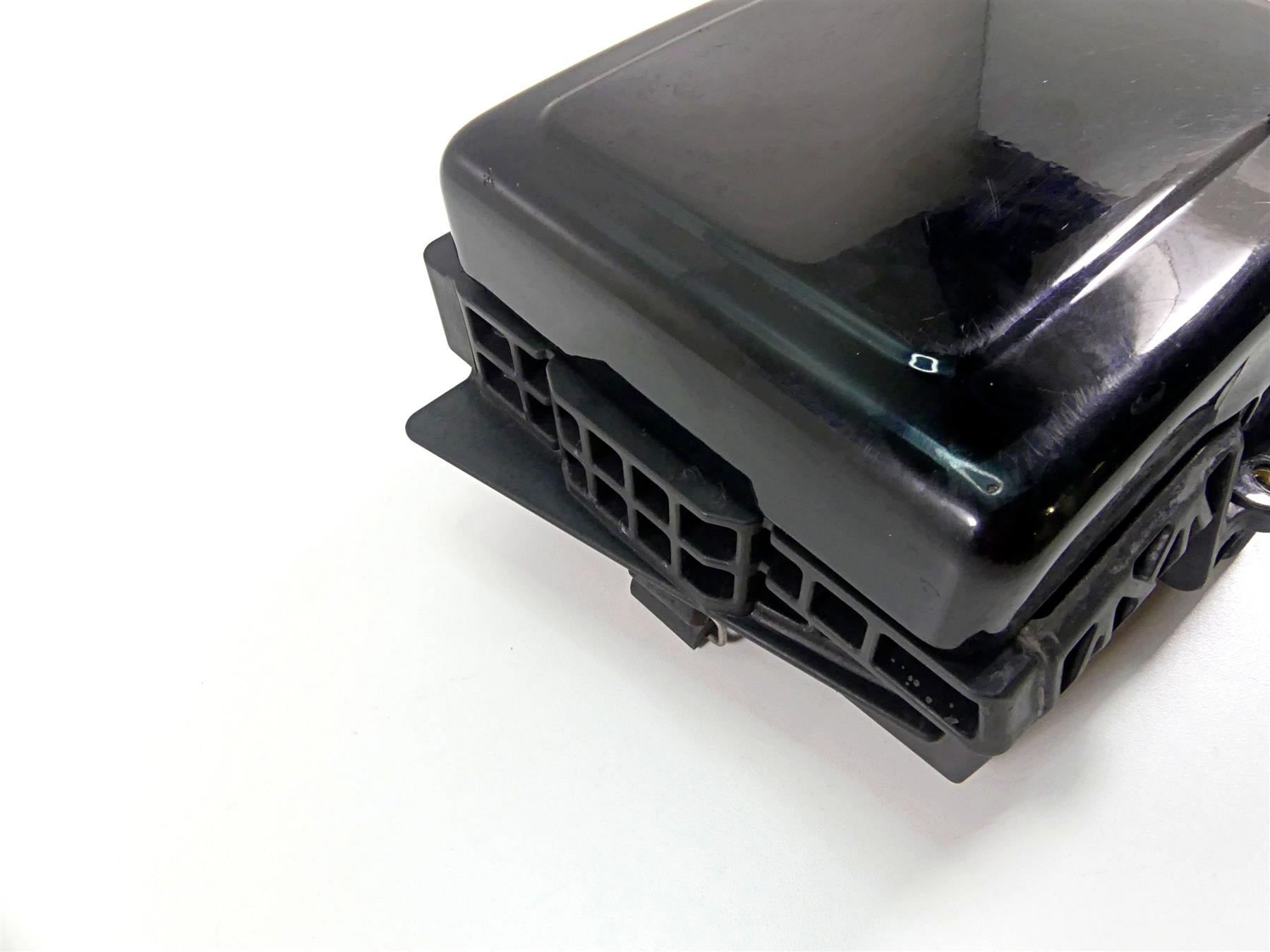 2017 Harley Dyna FXDB Street Bob Battery Carrier & Black Side Cover 70379-06B {{ shop.shopifyCountryName }} - Mototech271
