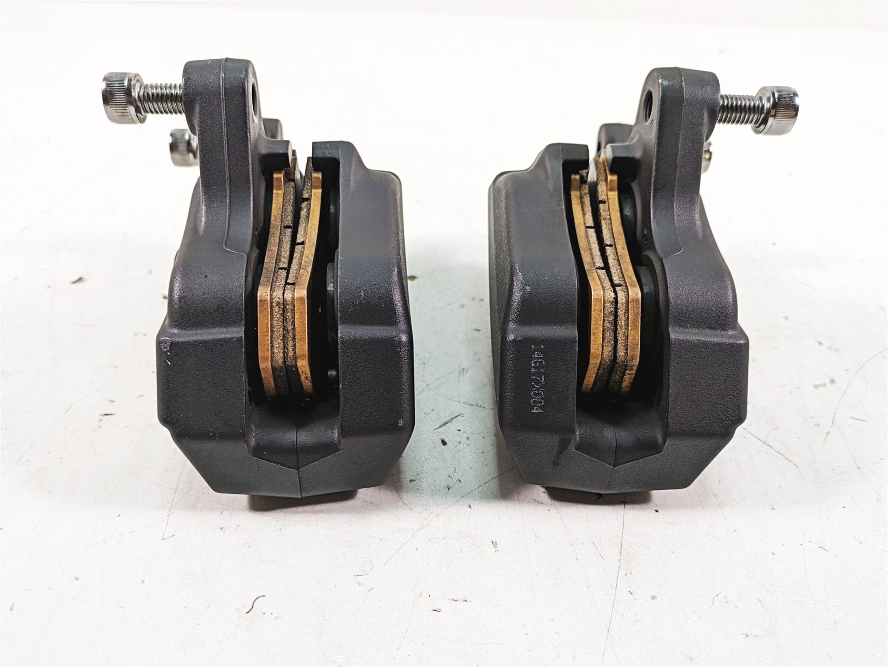 2015 Harley Touring FLHXS Street Glide Front Brake Caliper Set 43027-08 44023-08 {{ shop.shopifyCountryName }} - Mototech271