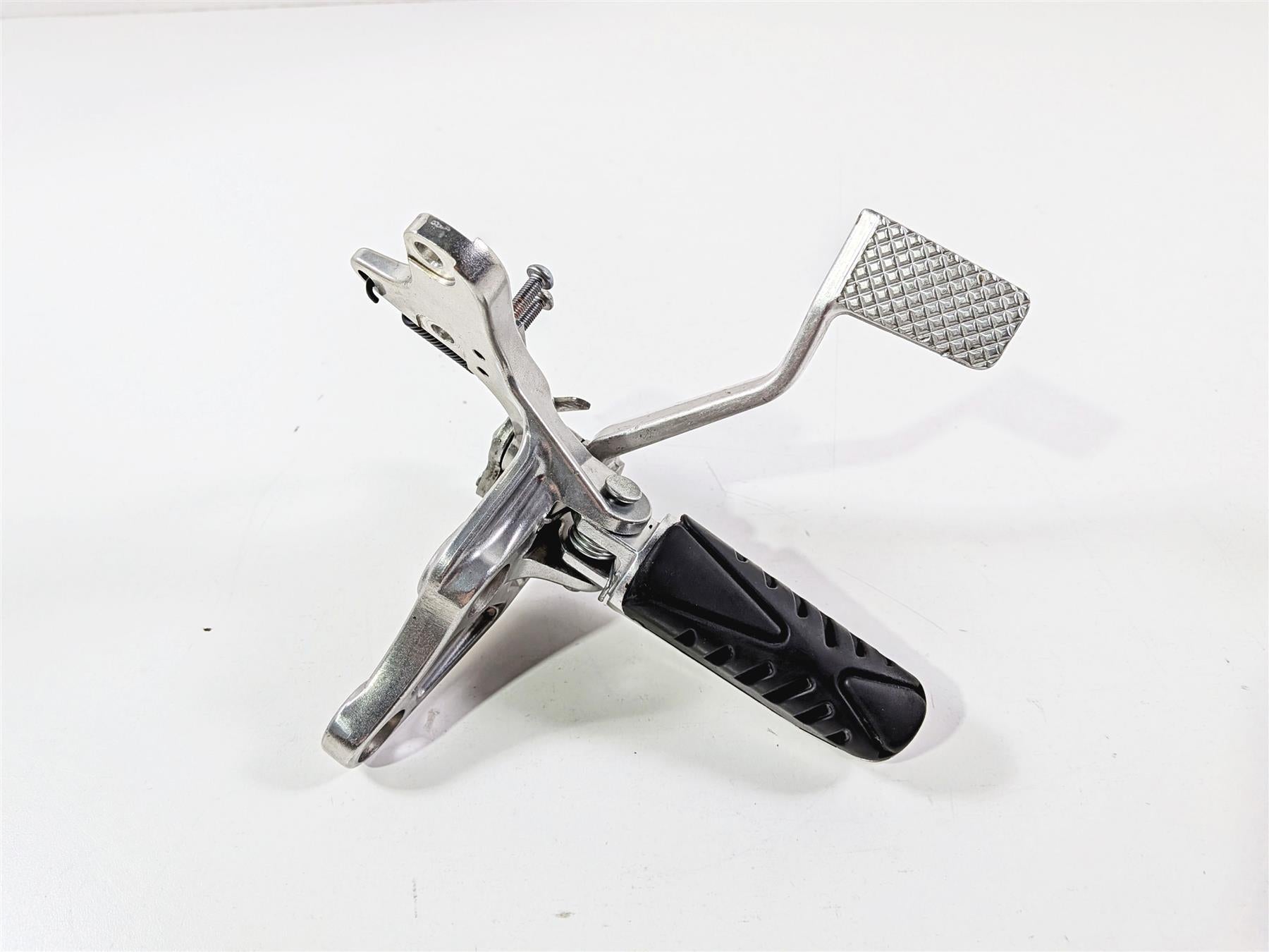 2009 Yamaha VMX17 V-Max 1700 Right Foot Peg Brake Pedal Set 2S3-27443-00-00-Mototech271