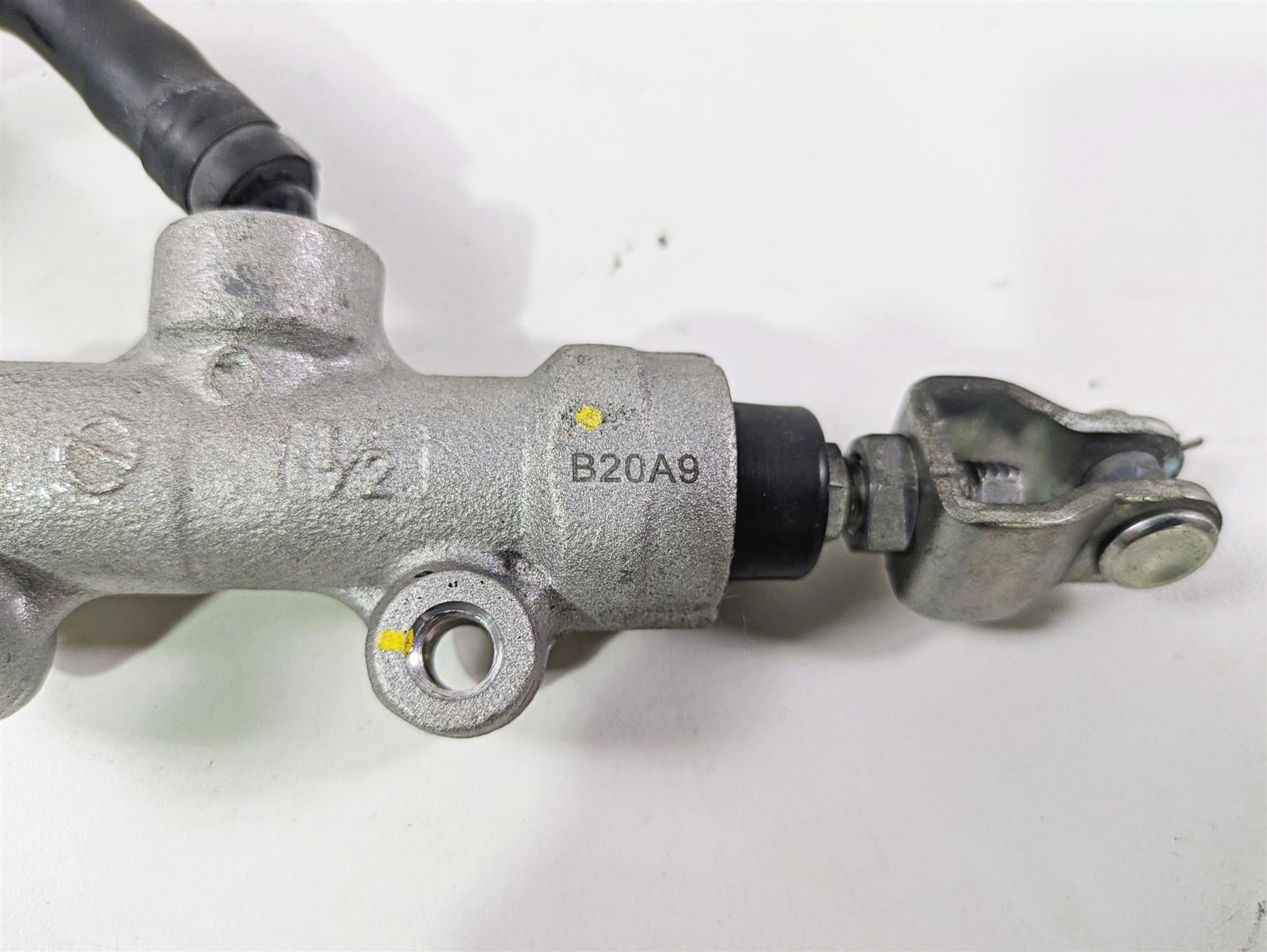2020 Kawasaki Z900 ZR900 Rear Brake Master Cylinder 1/2" 43015-0650 {{ shop.shopifyCountryName }} - Mototech271