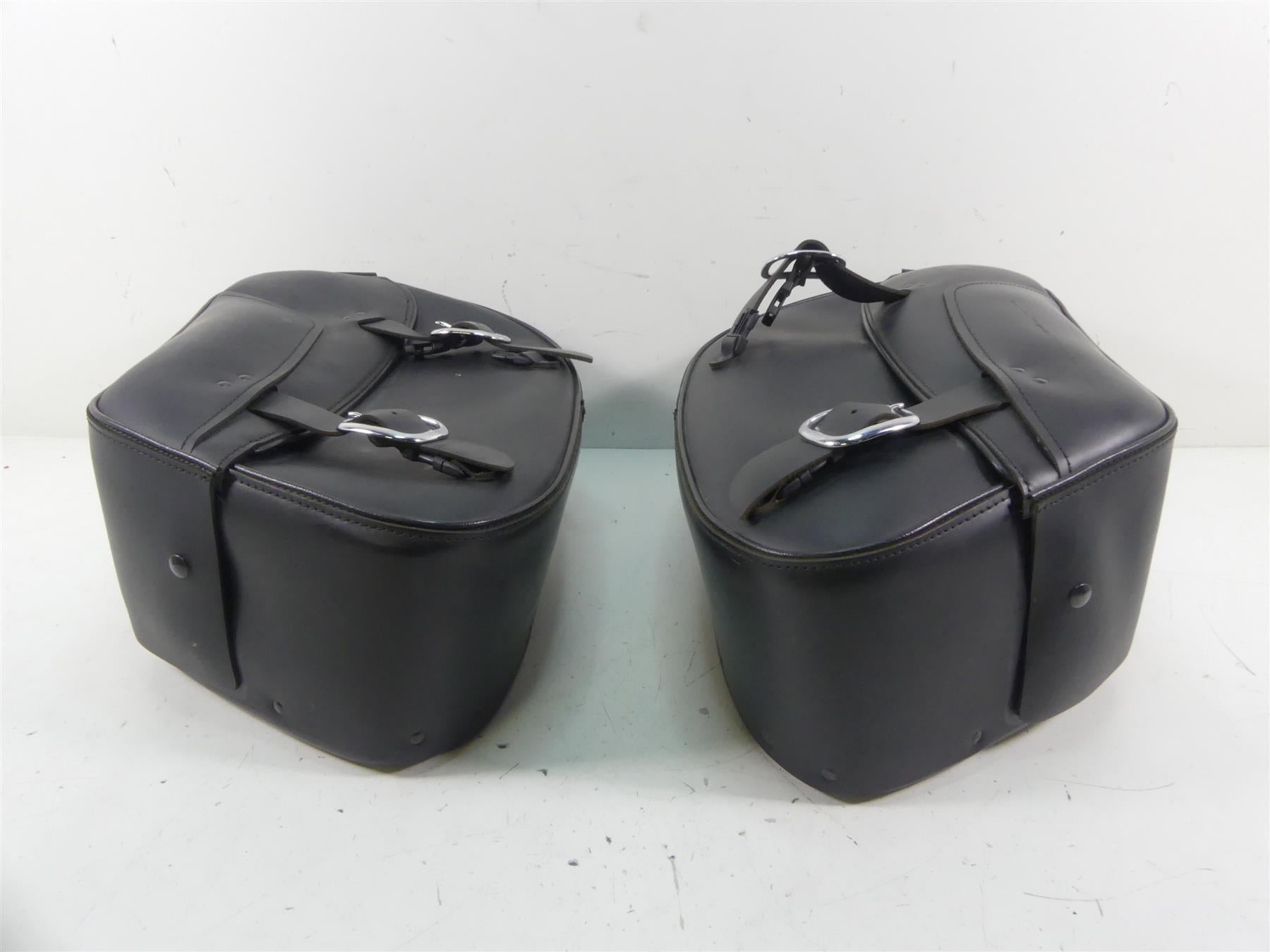 2014 Harley FXDL Dyna Low Rider Oem Leather Saddle Bag & Blinker Set 90369-06 {{ shop.shopifyCountryName }} - Mototech271