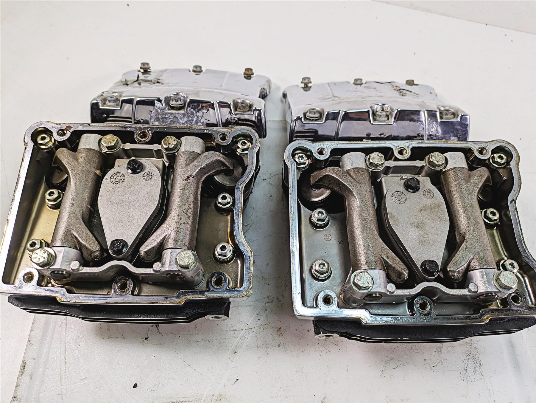 1999 Harley Touring FLHTC Electra Glide Cylinder Head Set For Parts 16722-99 {{ shop.shopifyCountryName }} - Mototech271