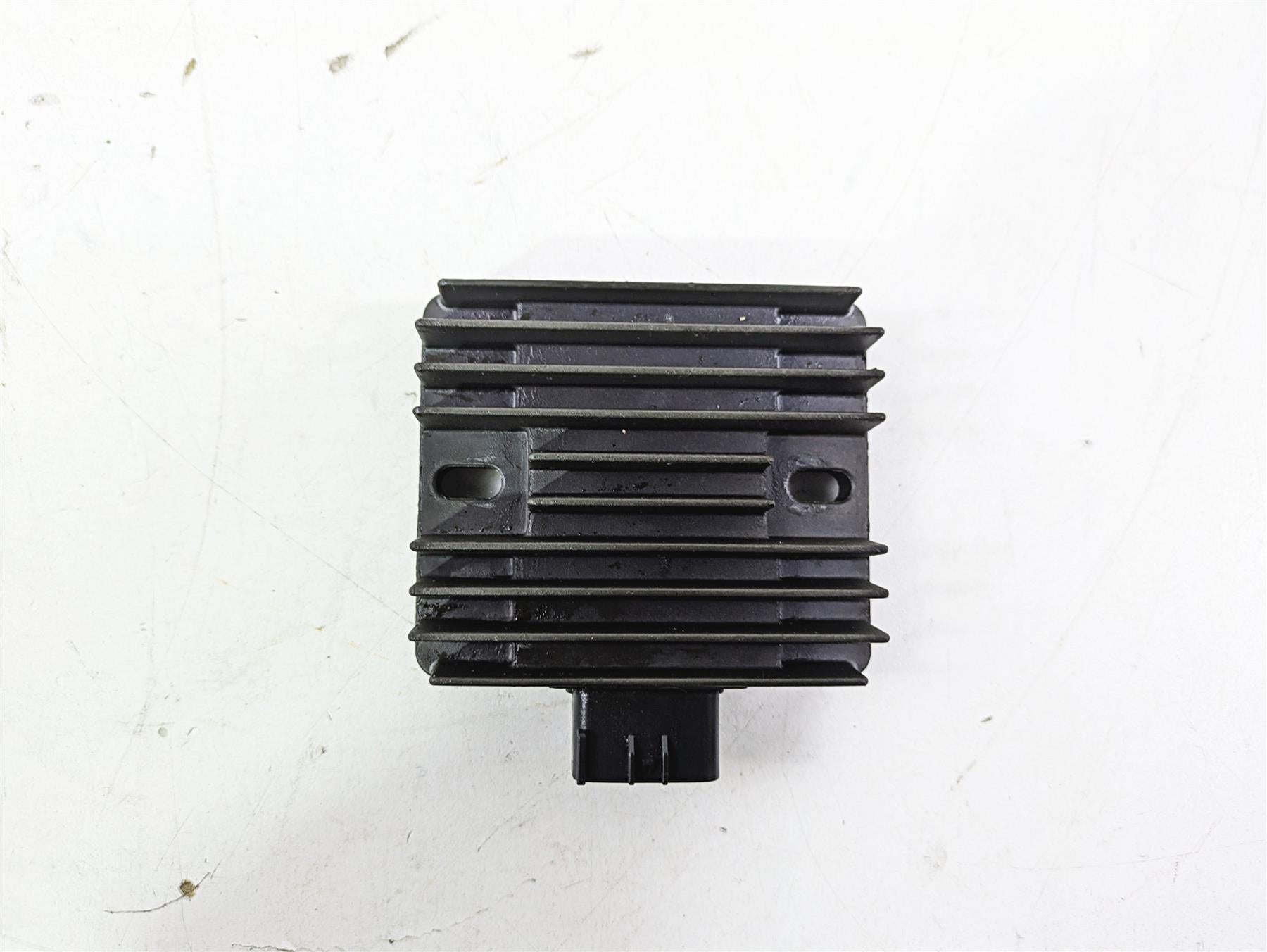 2004 Yamaha XVZ1300 Royal Star Rectifier Voltage Regulator 4XY-81960-00-00 SH678-11 {{ shop.shopifyCountryName }} - Mototech271