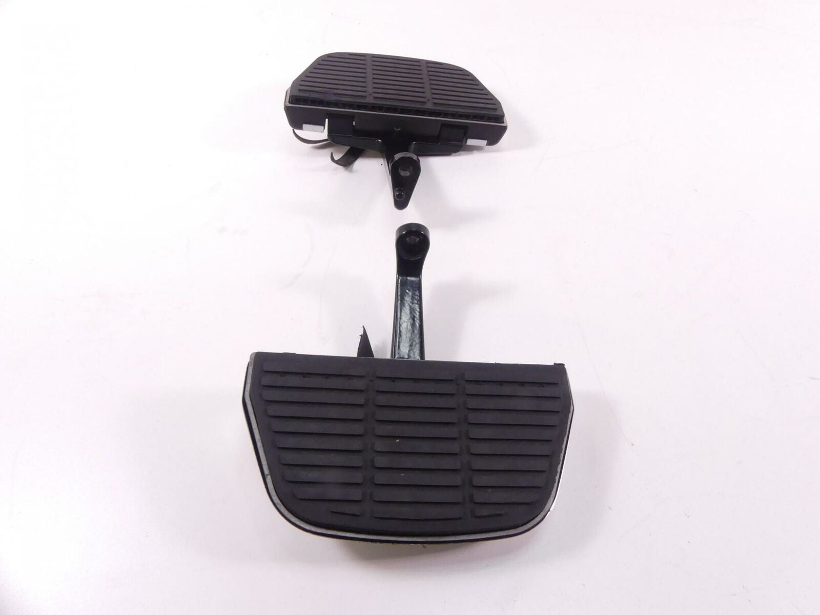 2001 Harley Touring FLHTCUI Electra Glide Passenger Floor Board Set 52719-93B {{ shop.shopifyCountryName }} - Mototech271