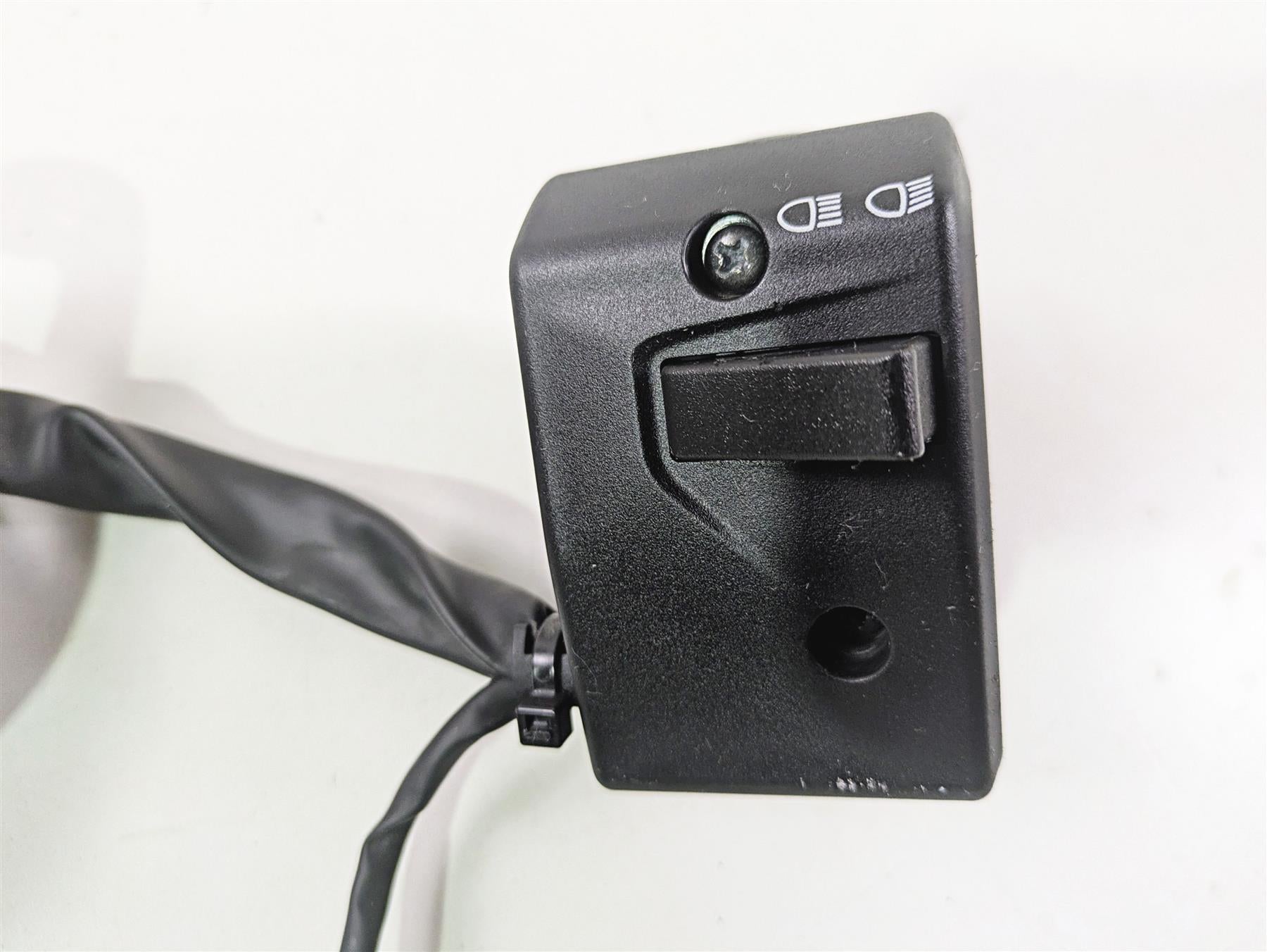 2024 Triumph Street Triple 765 R Left Hand Blinker Control Switch T2045169 {{ shop.shopifyCountryName }} - Mototech271