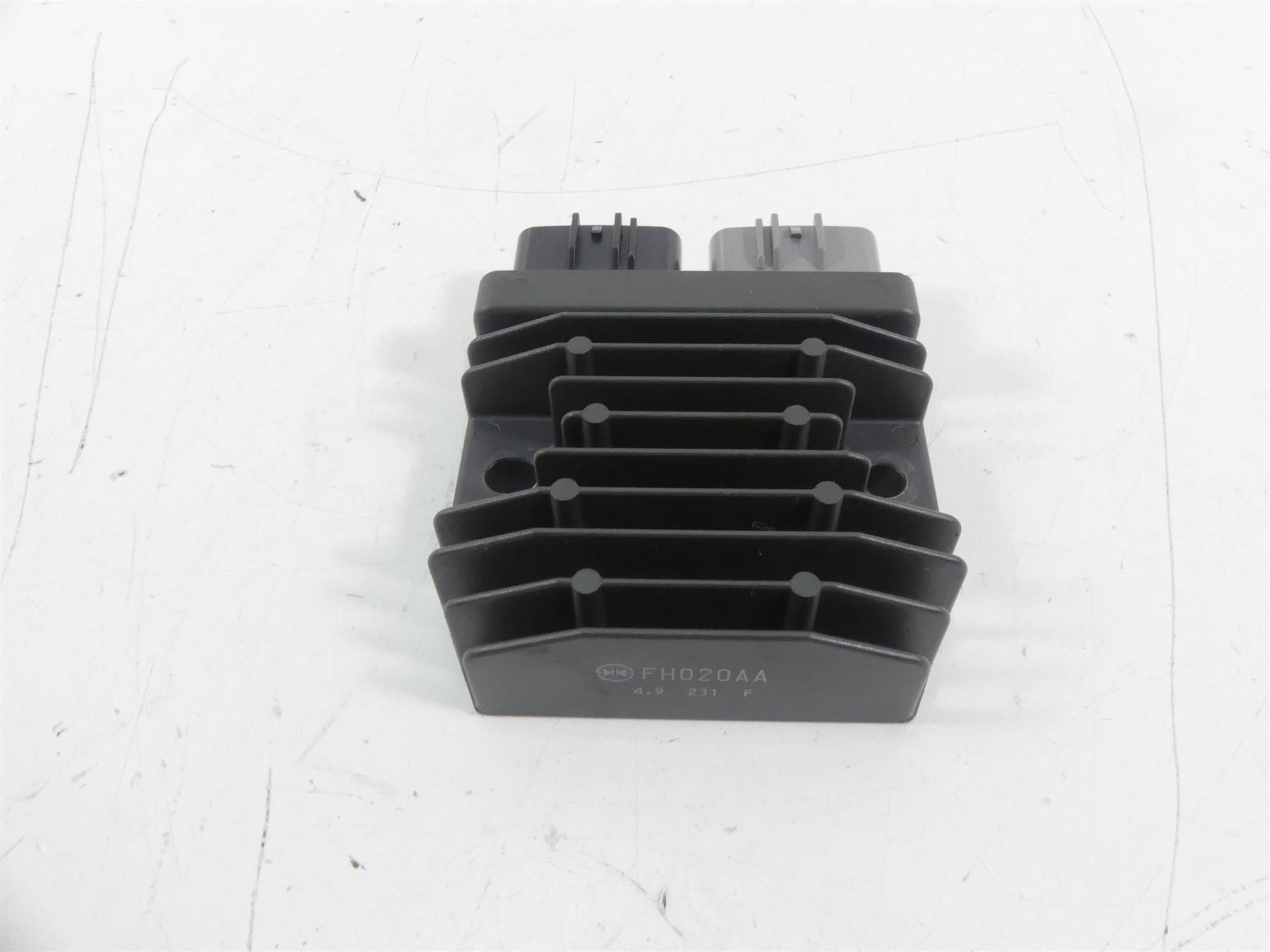 2015 Ducati Diavel Carbon Red Rectifier Voltage Regulator 54040301B FH020AA {{ shop.shopifyCountryName }} - Mototech271
