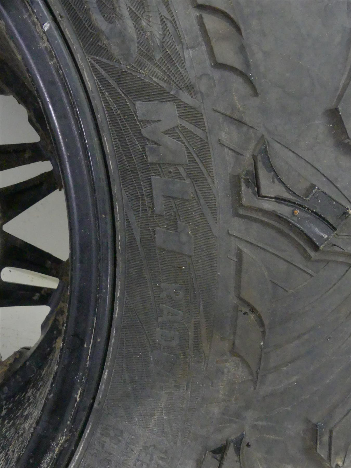 2021 Kawasaki Teryx KRX1000 KRF1000 Rear L Wheel Tire 31X10.00R15 ML3 41009-0817 {{ shop.shopifyCountryName }} - Mototech271
