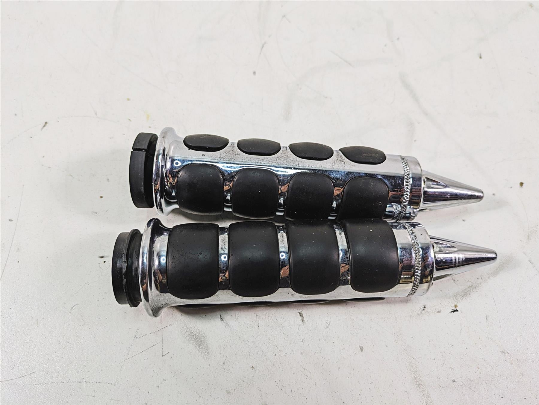 2011 Harley Touring FLTRU Road Glide Aftermarket Spike Hand Grip Set {{ shop.shopifyCountryName }} - Mototech271