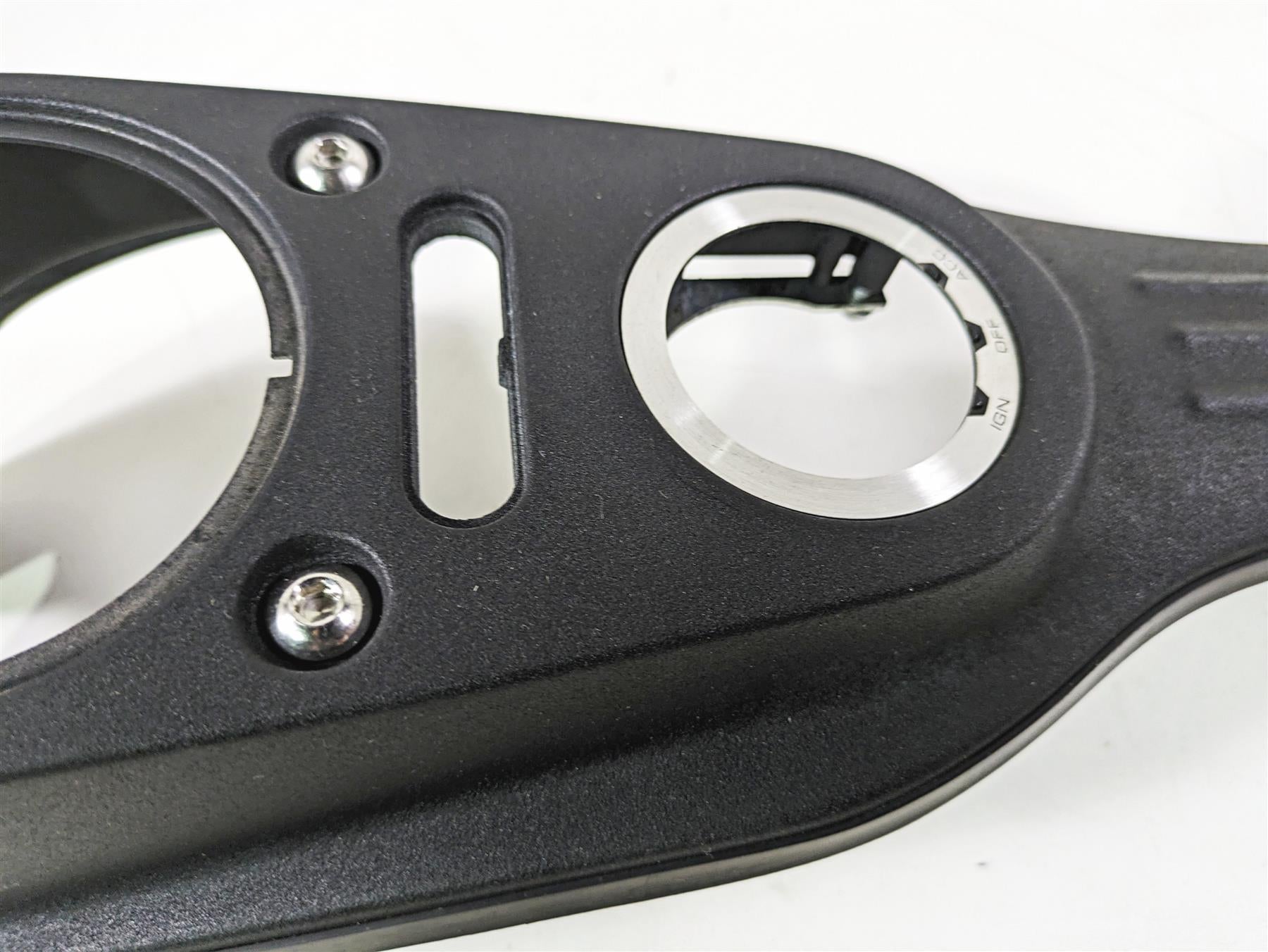2017 Harley Dyna FXDB Street Bob Upper Tank Dash Speedometer Panel 70900209 {{ shop.shopifyCountryName }} - Mototech271
