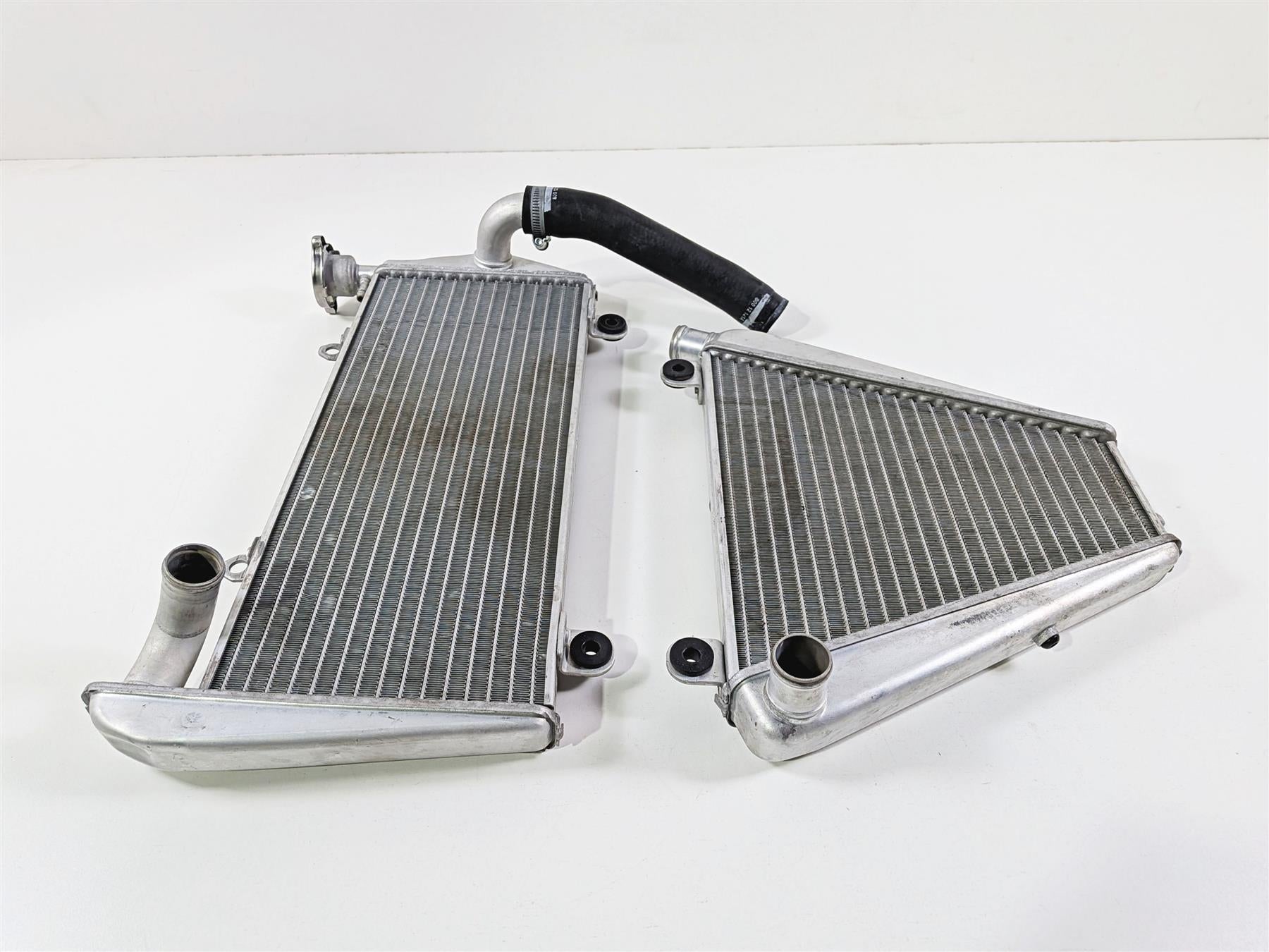 2019 Ducati 959 Panigale Upper & Lower Radiator Set - No Leaks 54841201A {{ shop.shopifyCountryName }} - Mototech271