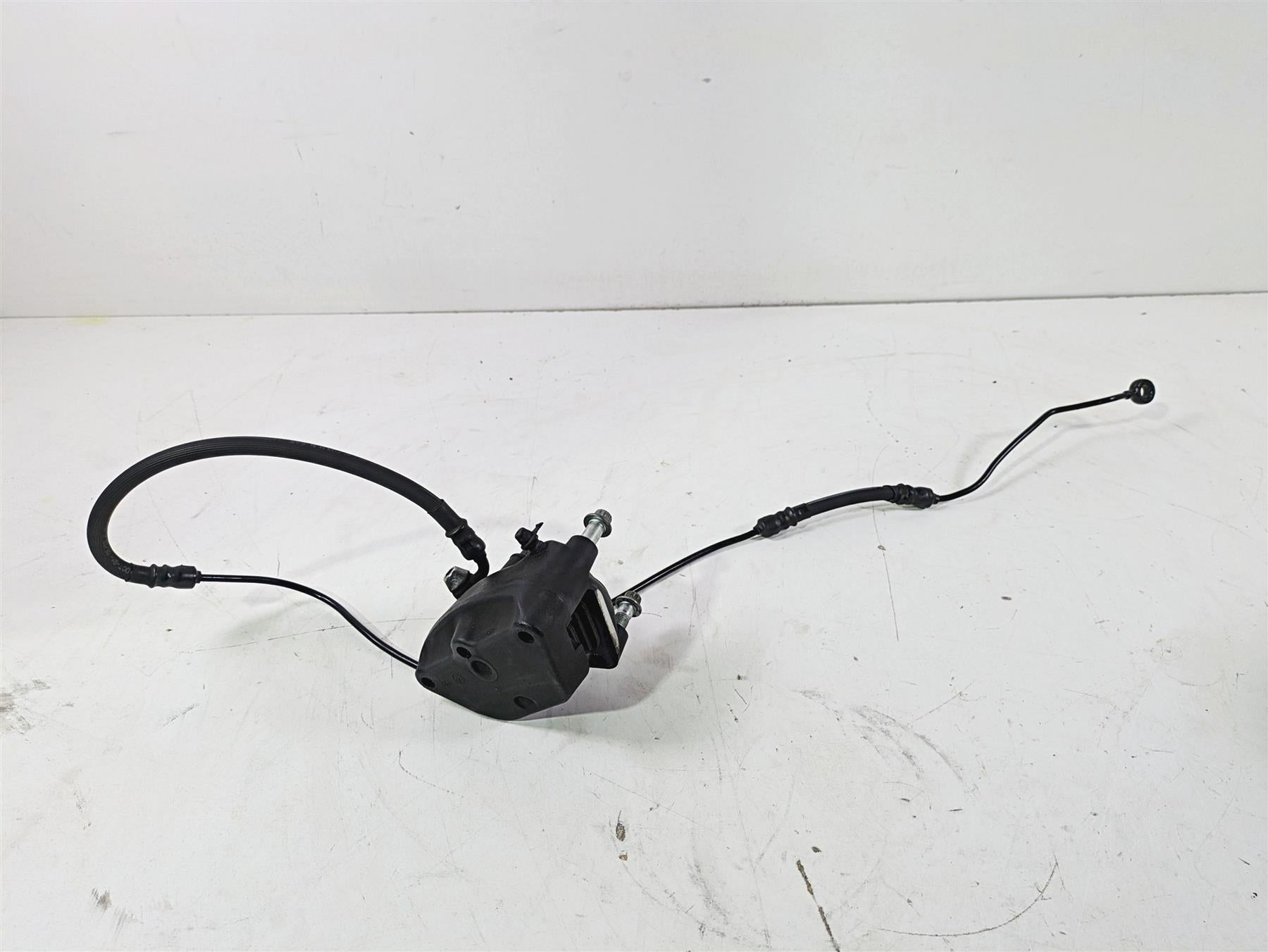 2004 Harley Softail FLSTF Fat Boy Front Brake Caliper + Line 44046-00D {{ shop.shopifyCountryName }} - Mototech271