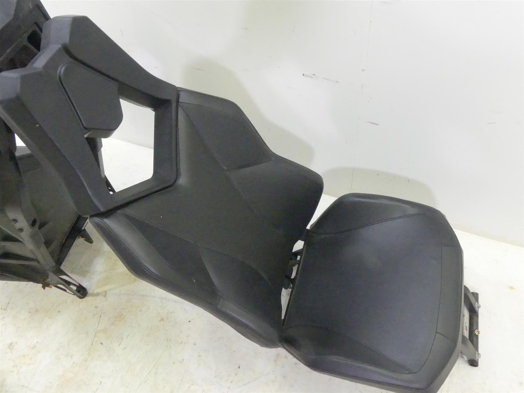 2020 Can-Am Commander 1000R XT Left Right Driver Passenger Seat Set {{ shop.shopifyCountryName }} - Mototech271