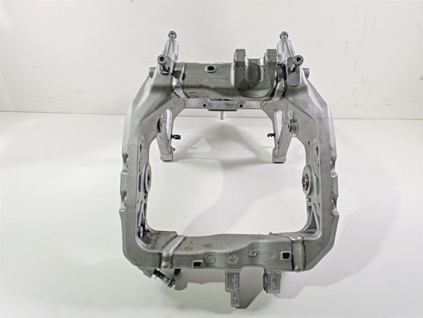 2017 Aprilia RSV 1100 Tuono V4 Factory Straight Main Frame Chassis With Salvage Tennessee Title 896962 {{ shop.shopifyCountryName }} - Mototech271