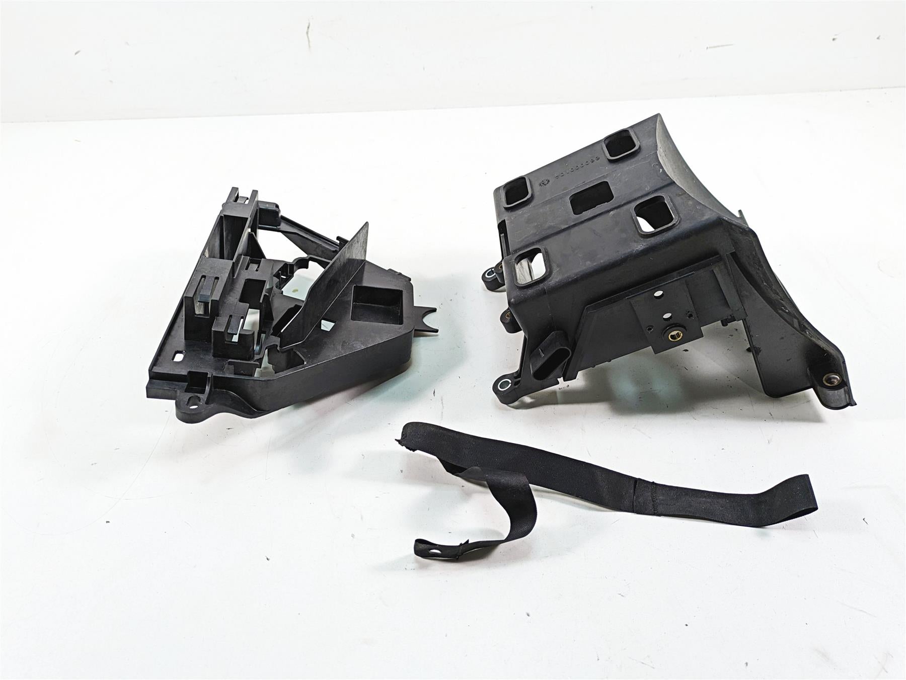 2019 Harley Touring FLHX Street Glide Battery Tray & Electrical Holder 66000010A | Mototech271