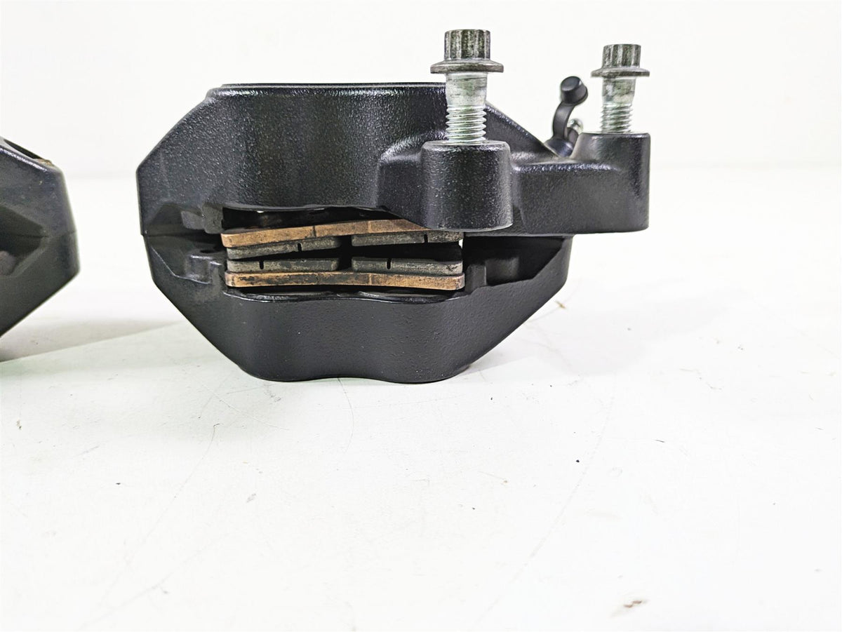 2018 Harley Softail FXFBS Fat Bob Front Brake Caliper Set 41300095 41300205 {{ shop.shopifyCountryName }} - Mototech271