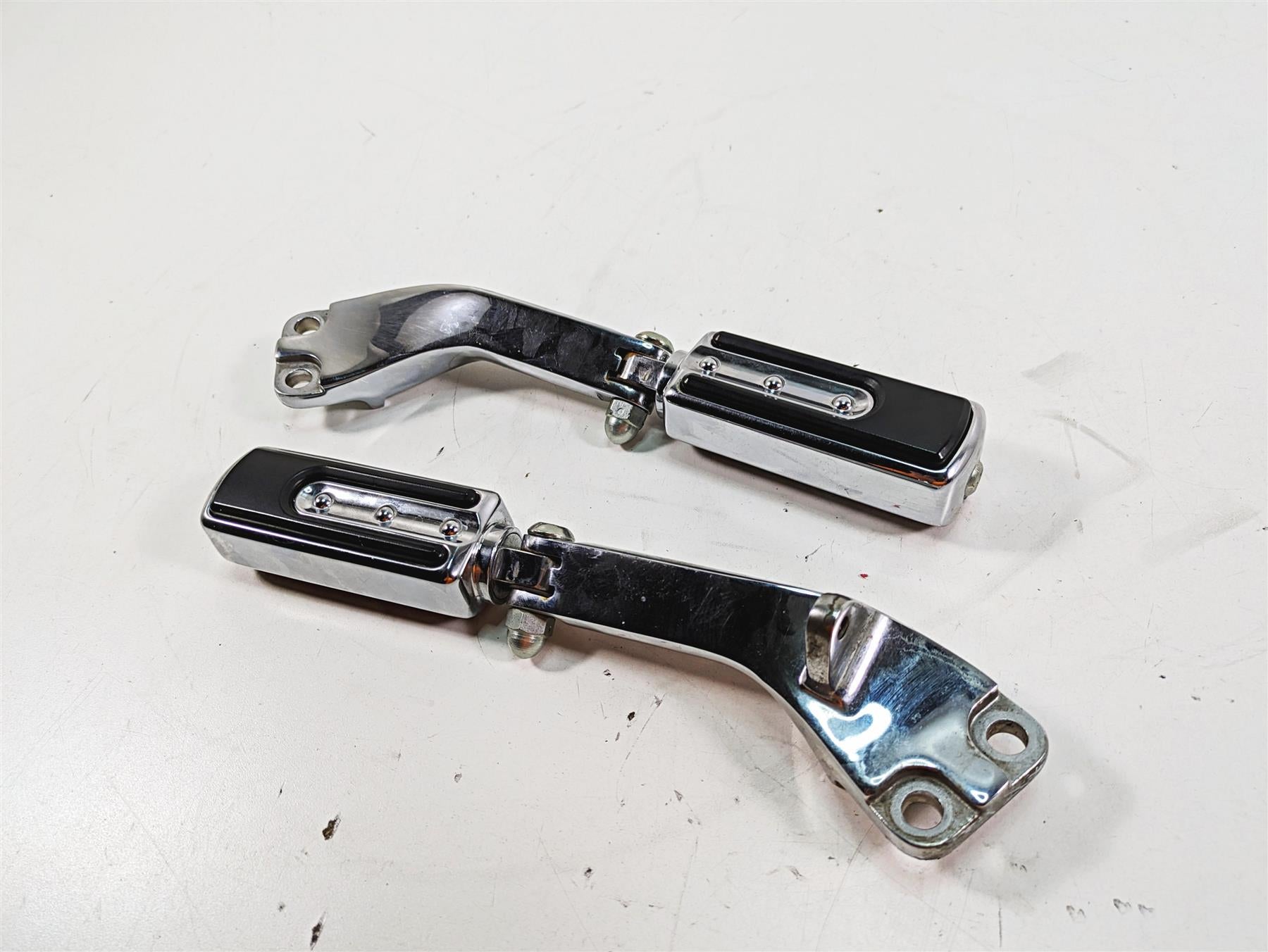 2009 Harley Dyna FXDFSE CVO Fat Bob Rear Passenger Footpeg Set 49250-06 49251-06 {{ shop.shopifyCountryName }} - Mototech271