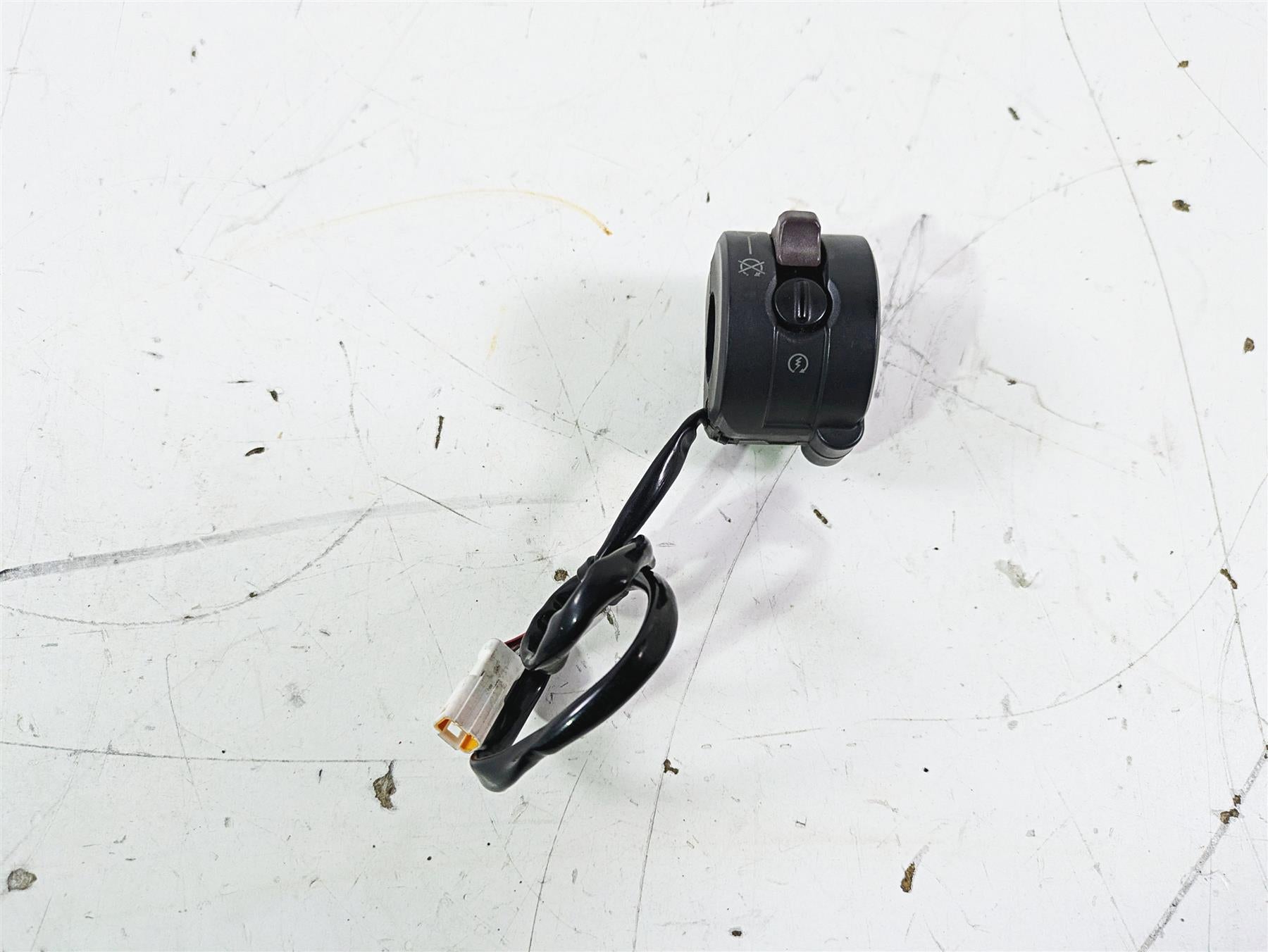 2015 Ducati Panigale 1299 S Right Hand Start Kill Control Switch 65010094I {{ shop.shopifyCountryName }} - Mototech271