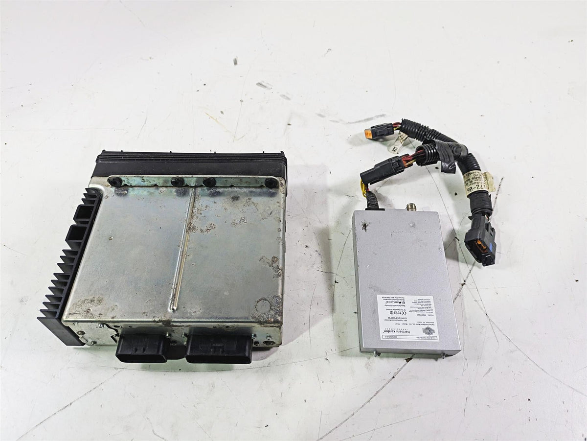 2007 Harley Touring FLHTCU SE CVO E-Glide Radio Cd Player & Cb Module 76160-06 {{ shop.shopifyCountryName }} - Mototech271