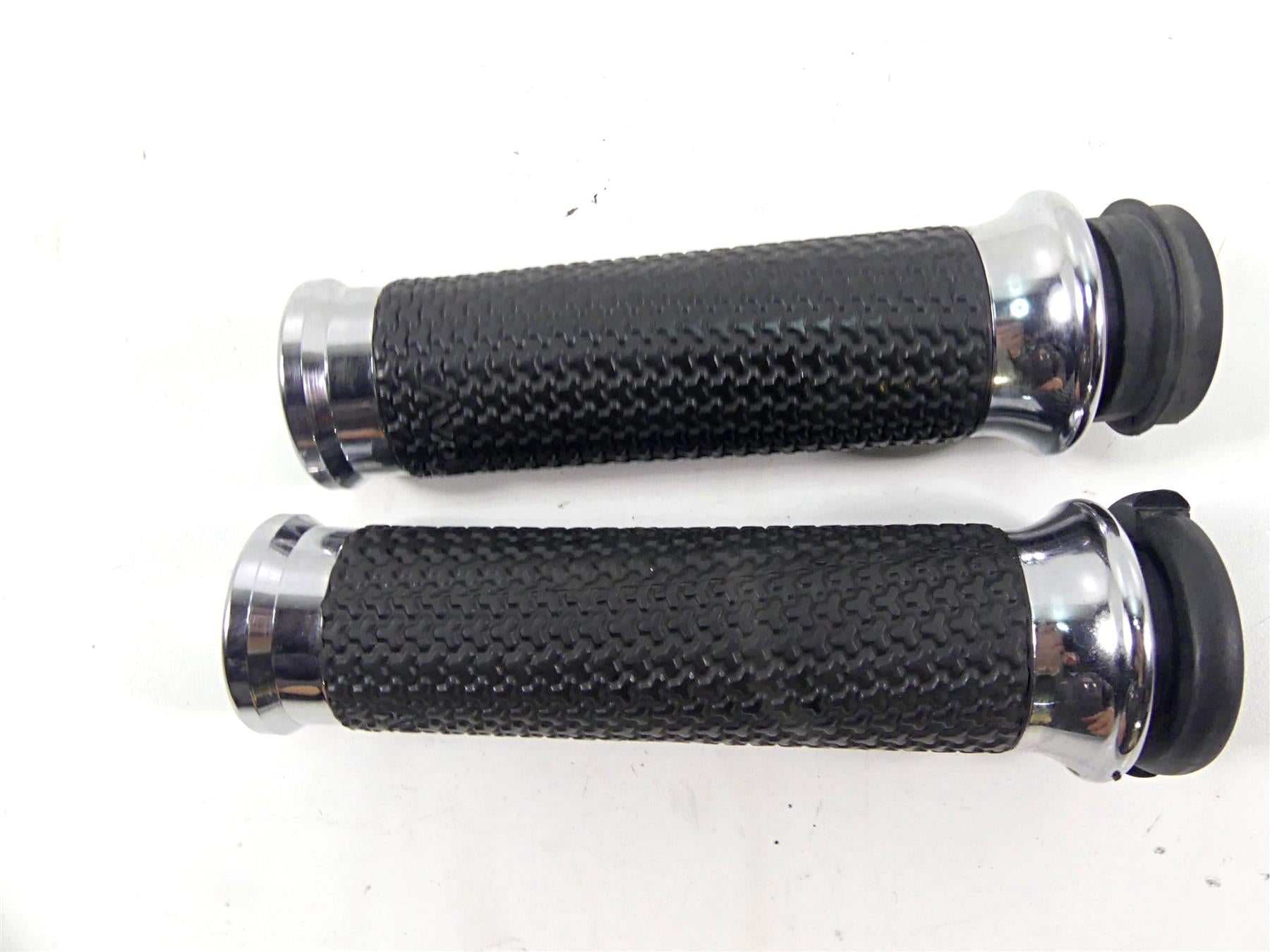 2016 Harley Softail FLS Slim Left Right Avon Hand Grip Set {{ shop.shopifyCountryName }} - Mototech271