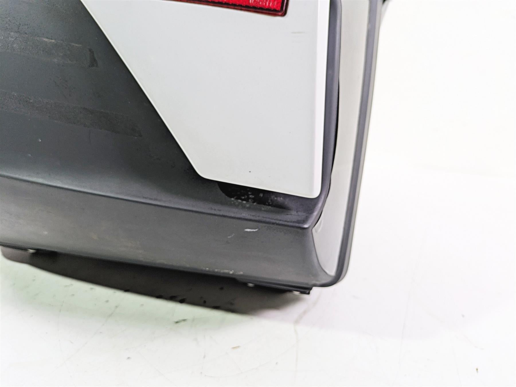 2015 BMW K1600 GT K48 Right Saddlebag Saddle Bag 46548532046 {{ shop.shopifyCountryName }} - Mototech271