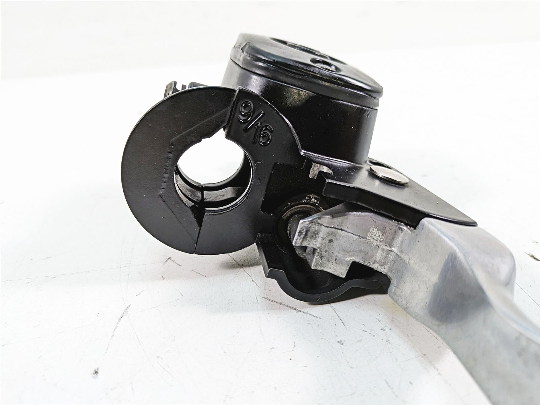 2009 Harley FXCWC Softail Rocker C Front 9/16" Brake Master Cylinder 45019-08C {{ shop.shopifyCountryName }} - Mototech271