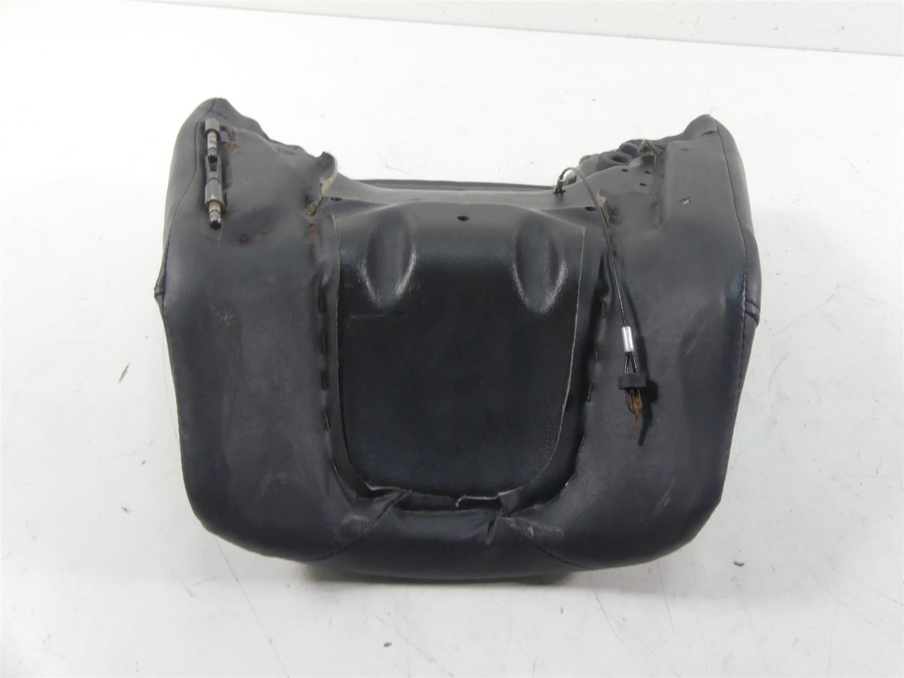 2011 Harley VRSCF Muscle Rod Front Rider Driver Seat Saddle - No Tears 52433-09 {{ shop.shopifyCountryName }} - Mototech271