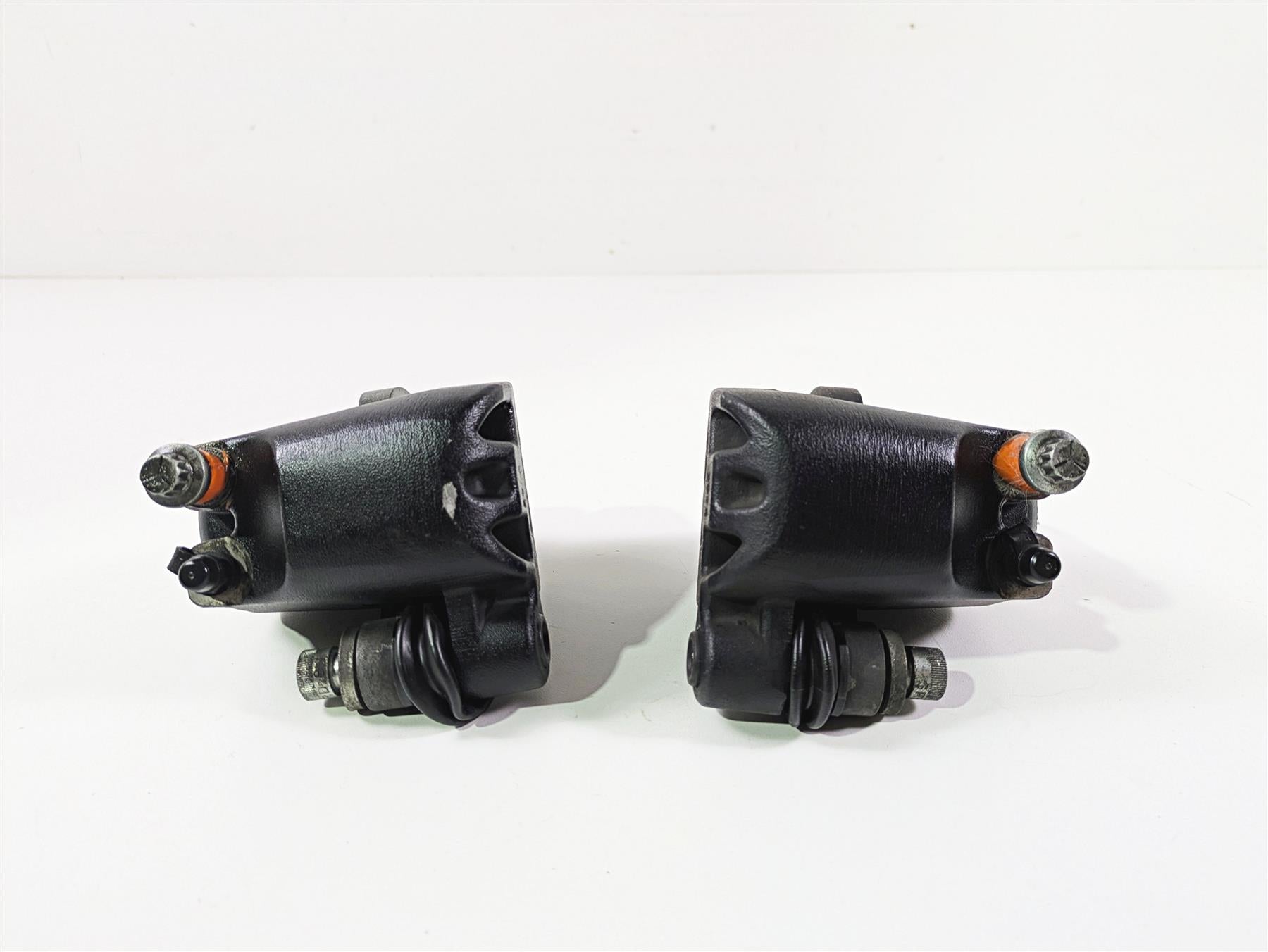 1999 Harley Dyna FXDL Low Rider Front Brake Caliper Set 44023-83C 44046-84C {{ shop.shopifyCountryName }} - Mototech271