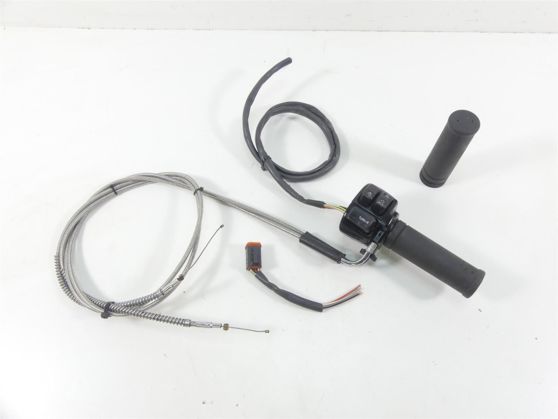 2001 Harley Touring FLHRCI Road King Right Start Stop Control Switch 71684-06A {{ shop.shopifyCountryName }} - Mototech271