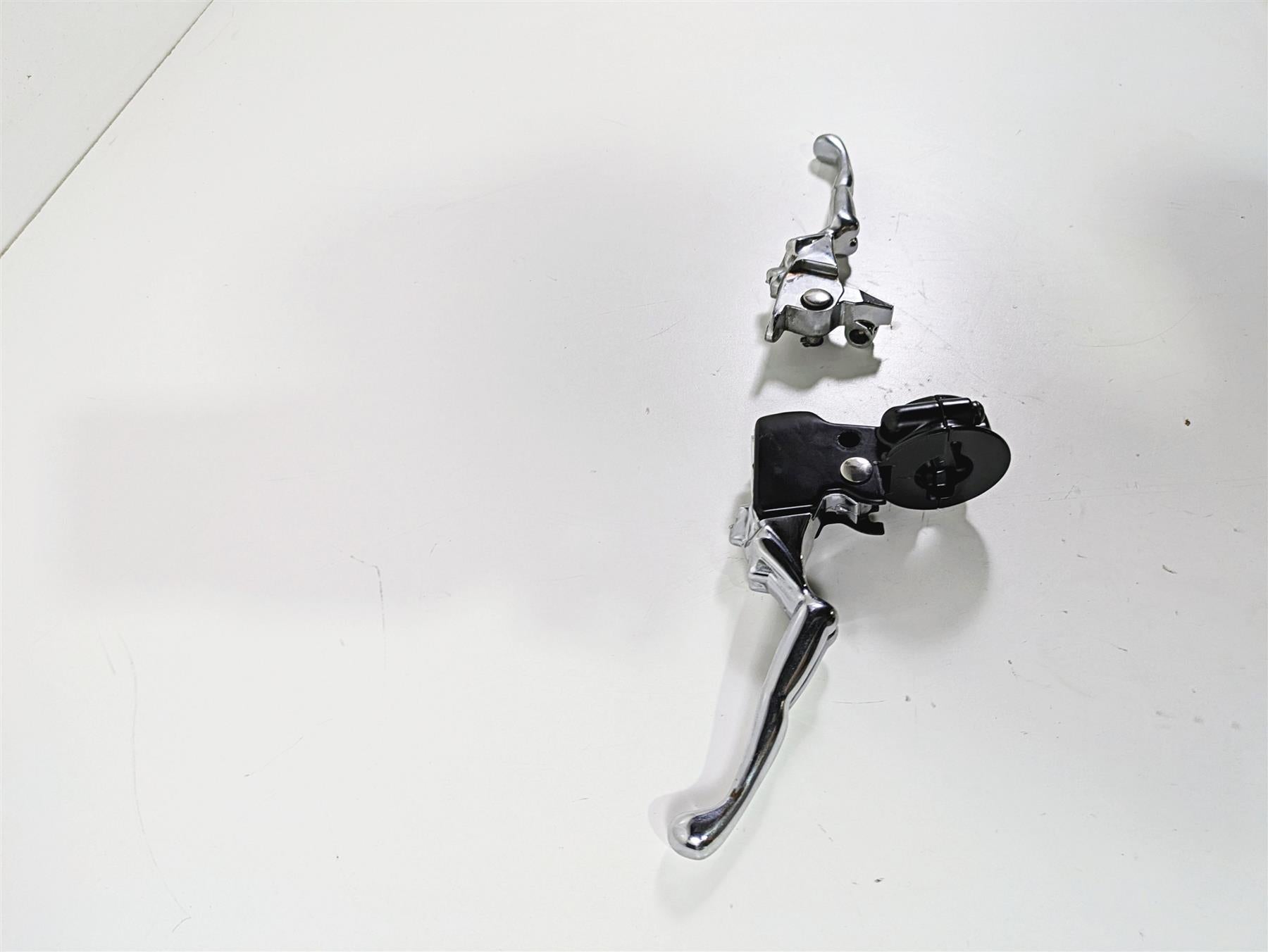 2010 Harley Touring FLHX Street Glide Clutch Perch & Women Lever 38700-08A {{ shop.shopifyCountryName }} - Mototech271