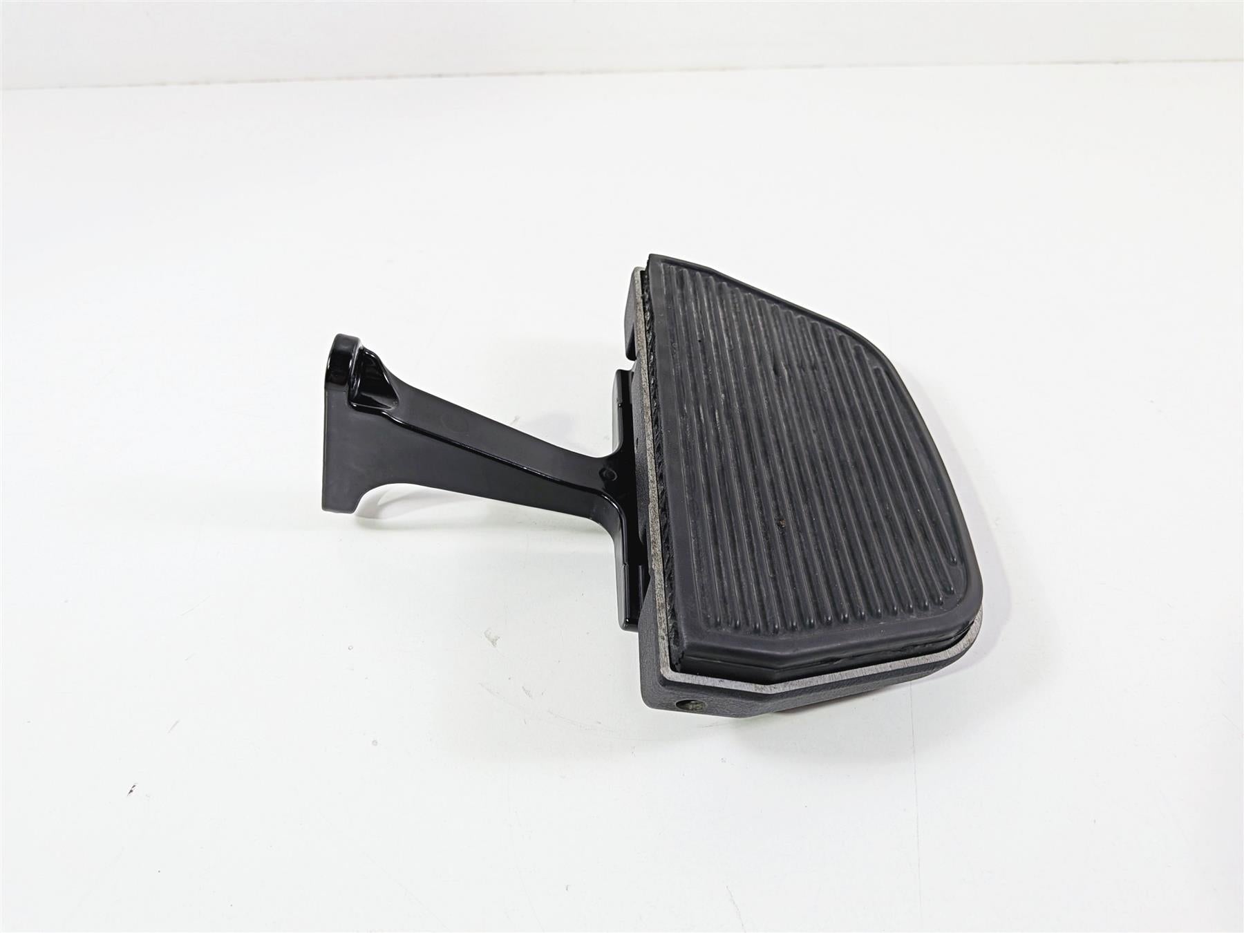 2018 Harley Touring FLHTCU Electra Glide Left Rear Passenger Floor Board 52719-10-Mototech271