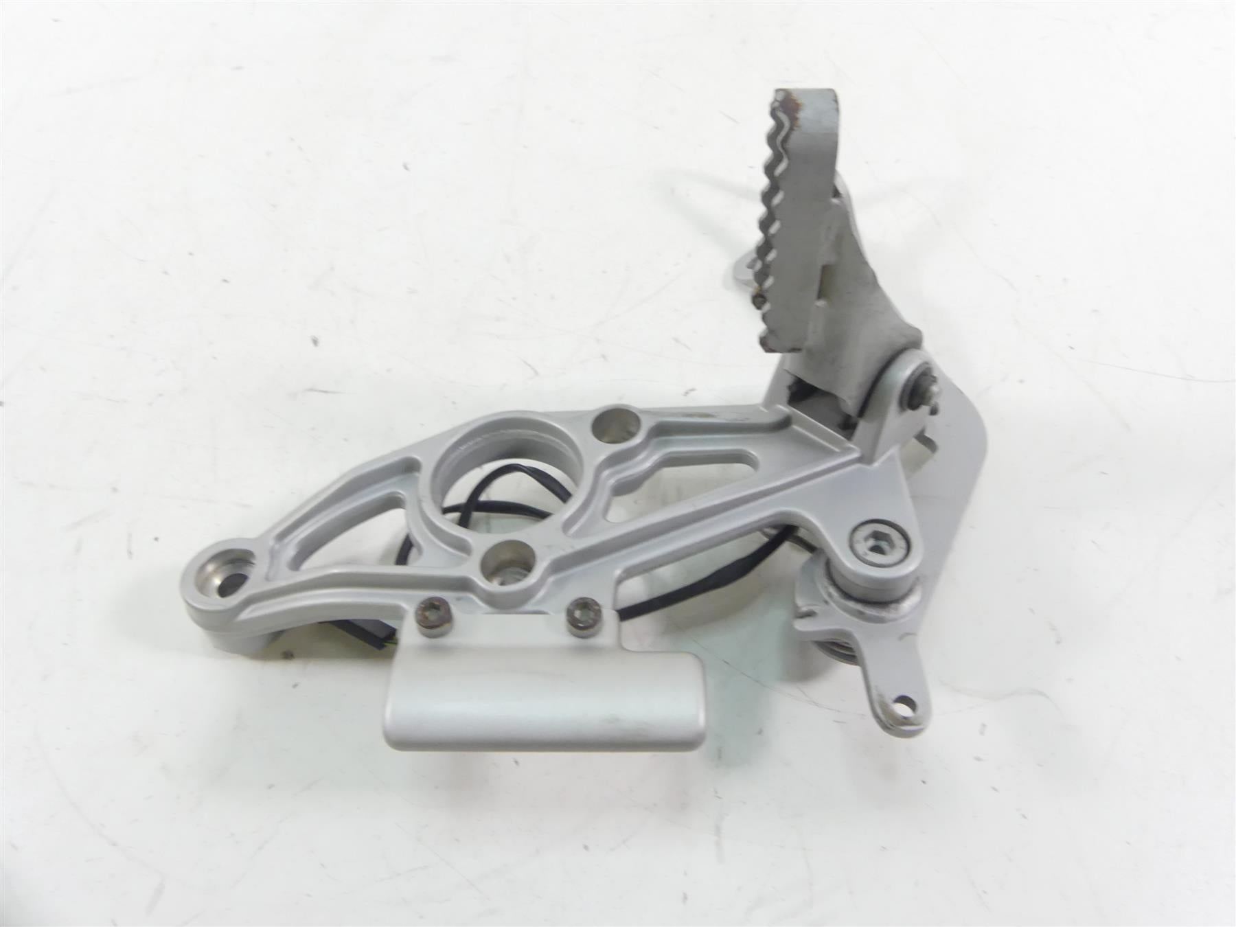 2001 BMW R1150 GS R21 Right Front Rider Footpeg & Brake Pedal Set 46712335598 {{ shop.shopifyCountryName }} - Mototech271