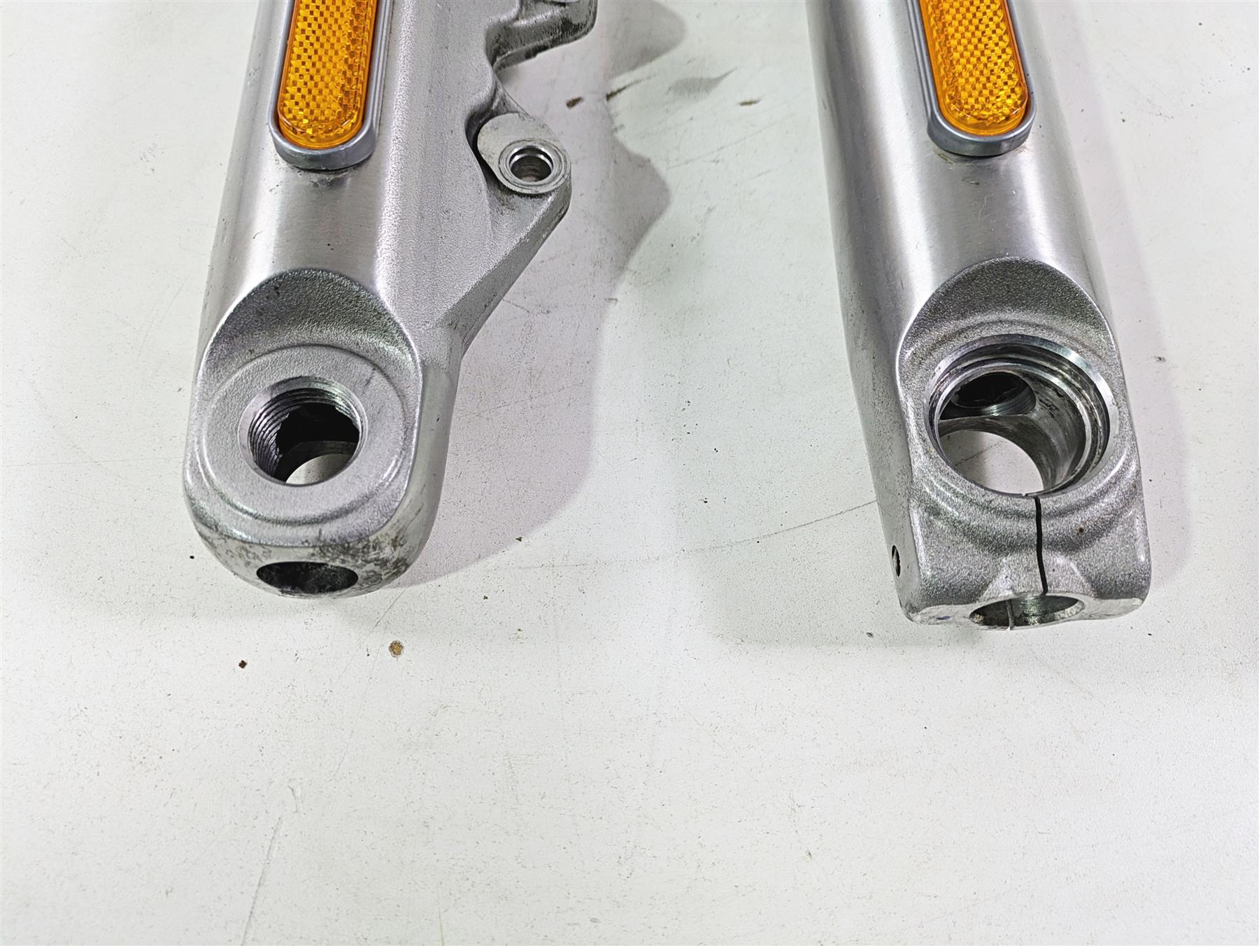 2020 Harley Softail FXST Standard Showa Front Fork Lowers 45400295 45400296 {{ shop.shopifyCountryName }} - Mototech271