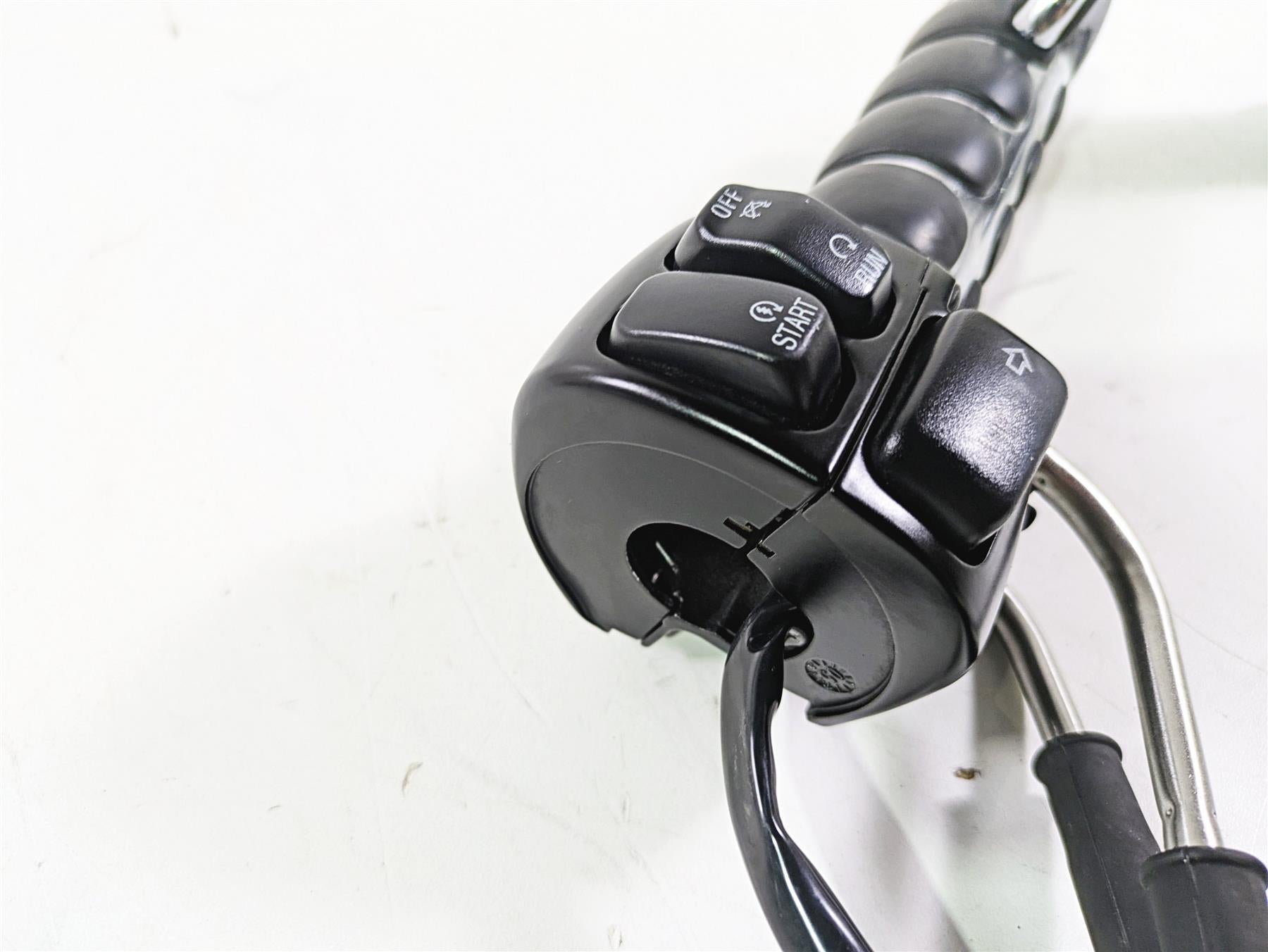 2006 Harley VRSCR Street V-Rod Right Hand Control Switch 71684-06A 71683-06A {{ shop.shopifyCountryName }} - Mototech271