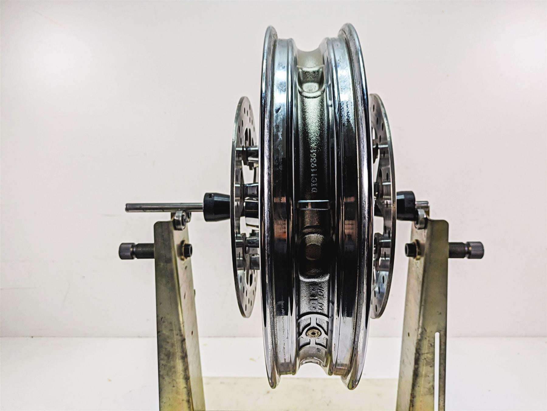 2014 Harley Touring FLHTK Electra Glide 17x3 Chisel Custom Front Wheel 43300057 {{ shop.shopifyCountryName }} - Mototech271