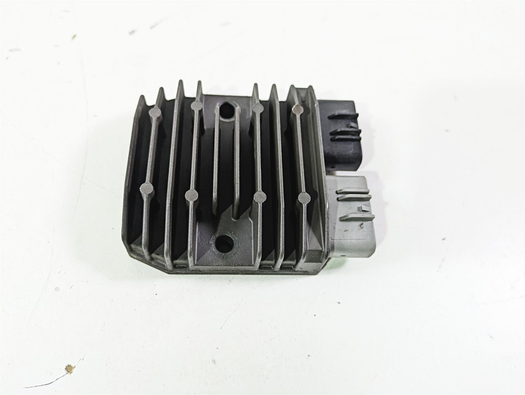 2008 Yamaha XVS1300 V-Star Tourer Rectifier Voltage Regulator 1D7-81960-01-00 {{ shop.shopifyCountryName }} - Mototech271