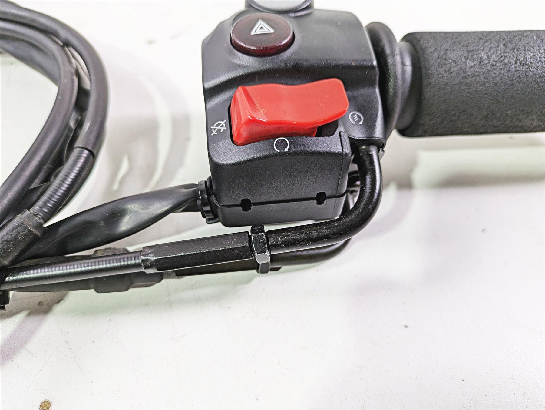2016 Moto Guzzi Stelvio 1200 8V NTX Right Hand Abs Control Switch 886159 {{ shop.shopifyCountryName }} - Mototech271