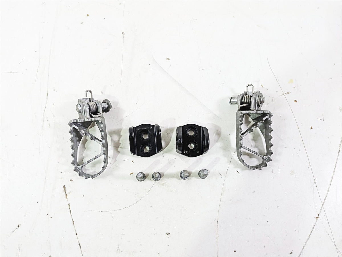 2022 KTM 1290 Super Adventure S Rider Footpeg Set & Clips & Bolts 61903040033 {{ shop.shopifyCountryName }} - Mototech271