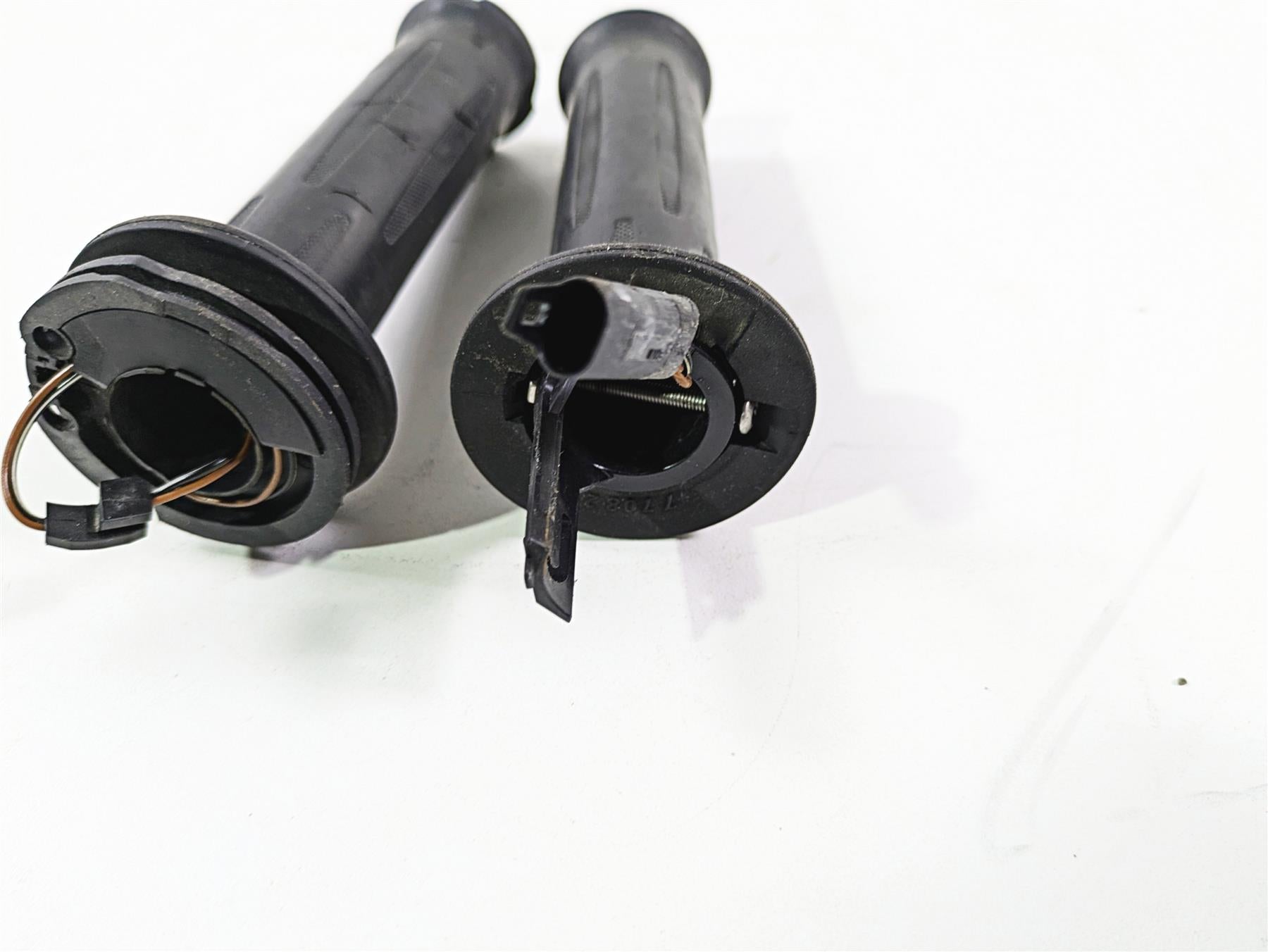 2014 BMW K1300S K40 Heated Hand Grip Handle Set 61317708227 61317708228 {{ shop.shopifyCountryName }} - Mototech271