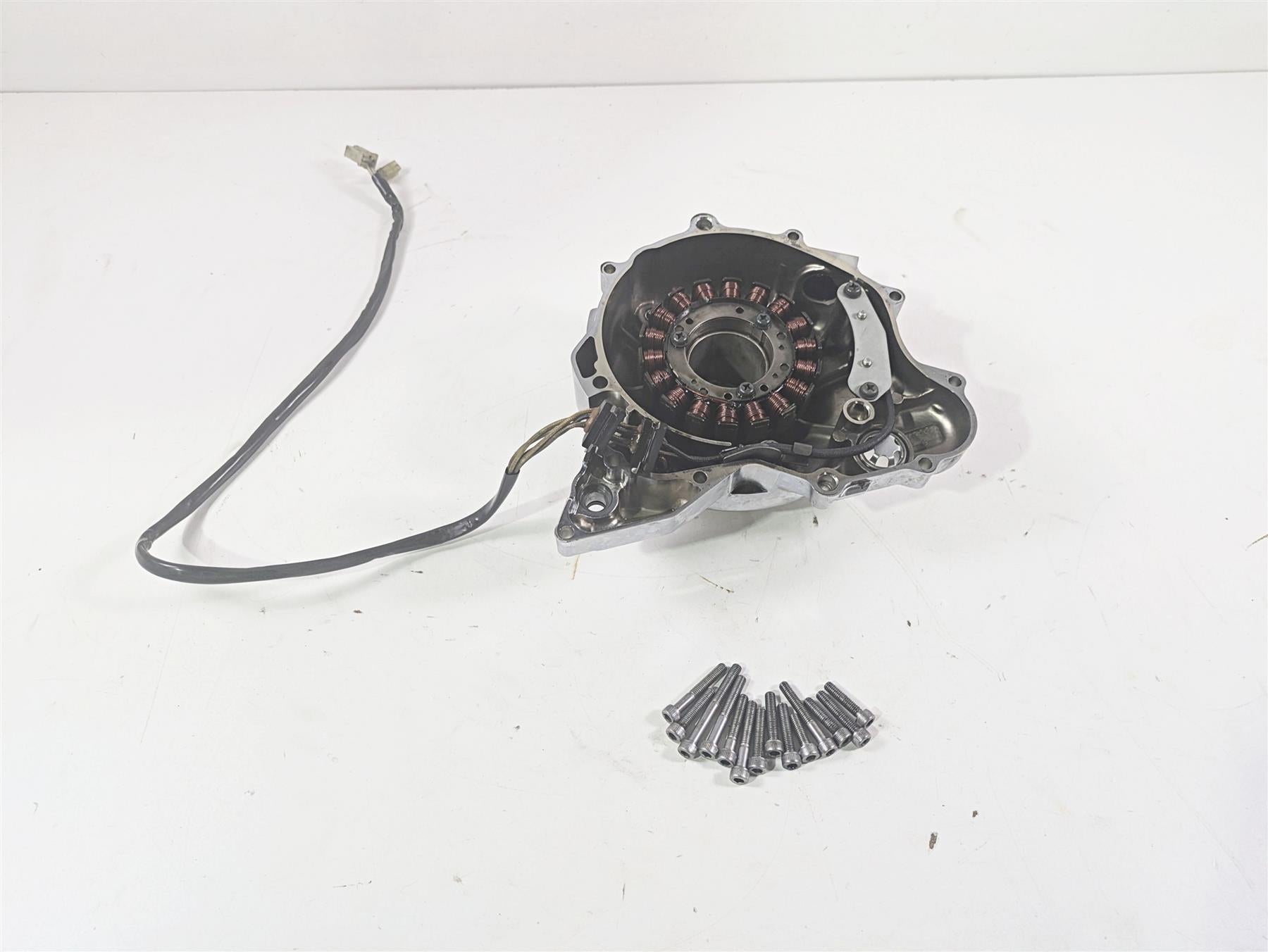 2006 Yamaha XVS650 V-Star Classic Chrome Engine Cover & Stator 4TR-15411-00-00 {{ shop.shopifyCountryName }} - Mototech271