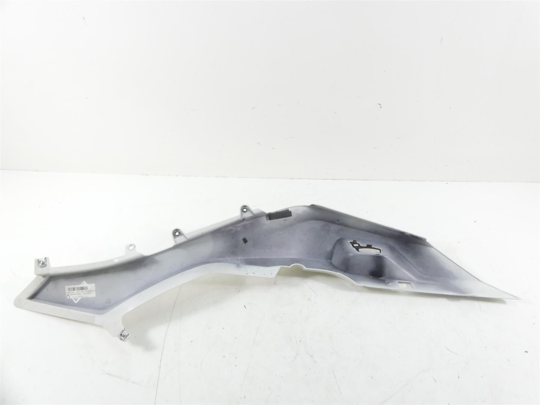 2017 BMW R1200RT K52 Left Tail Side Fairing Cover Alpinweiss 46638533567 {{ shop.shopifyCountryName }} - Mototech271