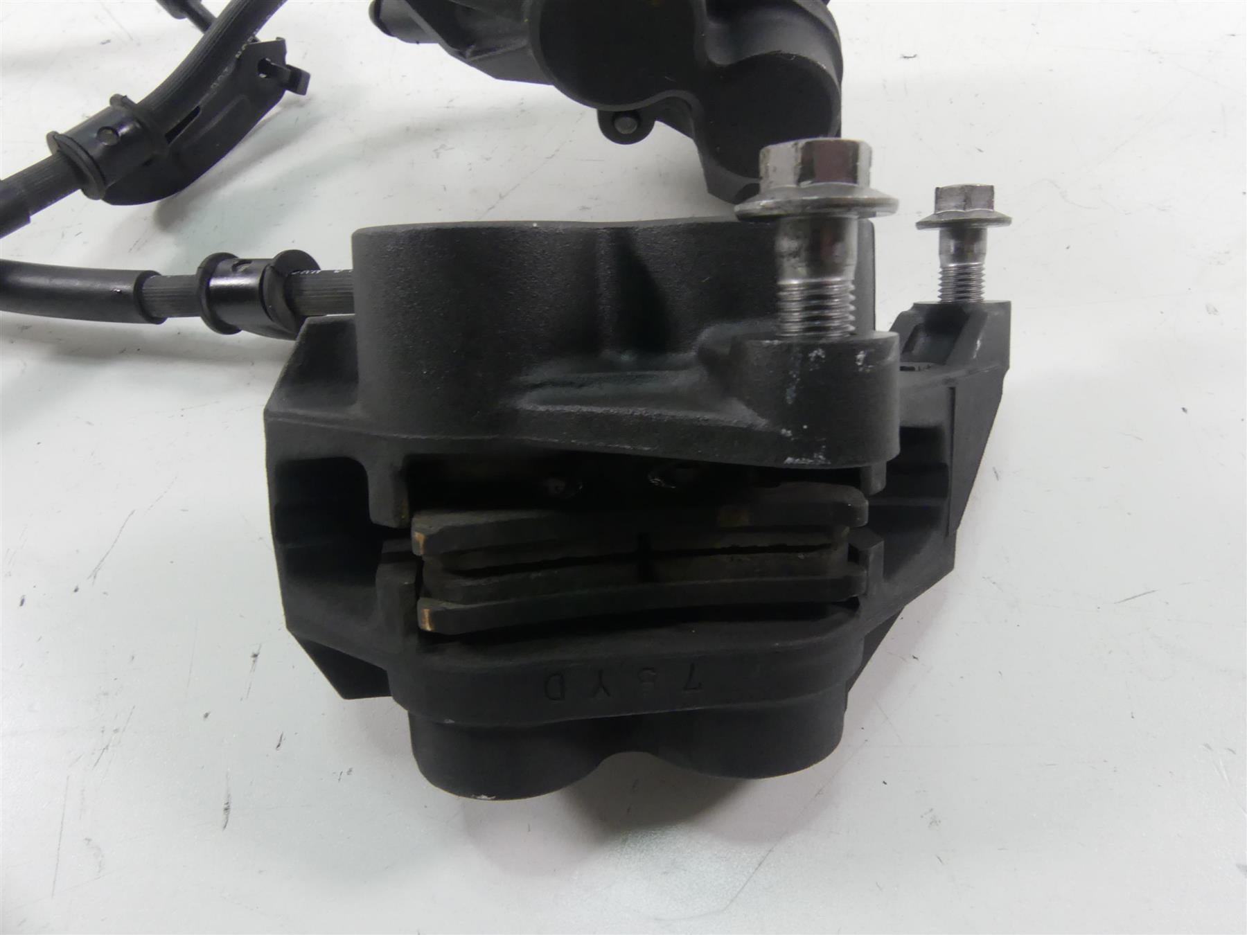 2008 Yamaha FZ1 Fazer Front Brake Calipers L 2D1-2580T-00-00 R 2D1-2580U-00-00 {{ shop.shopifyCountryName }} - Mototech271