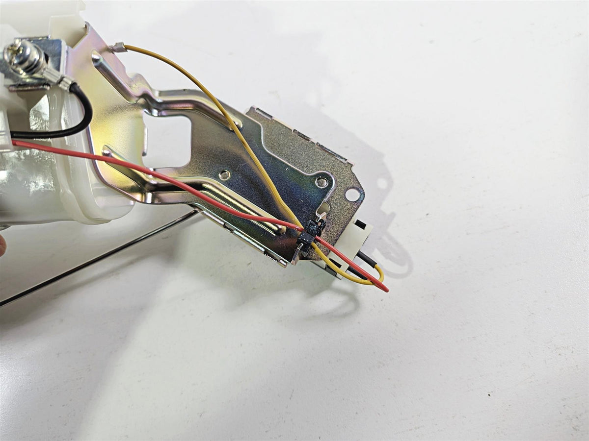 2024 Suzuki GSXR 600 Fuel Gas Petrol Pump & Sending Unit -Tested 15100-14J01 {{ shop.shopifyCountryName }} - Mototech271