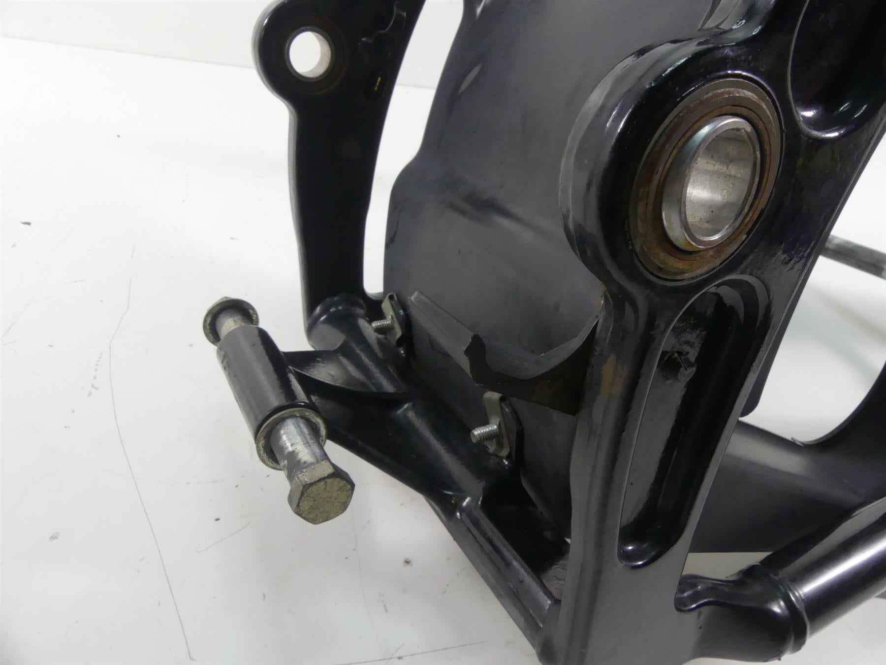 2004 Harley Softail FLSTFI Fat Boy Rear Swingarm Swing Arm + 3/4" Axle 47573-00A {{ shop.shopifyCountryName }} - Mototech271