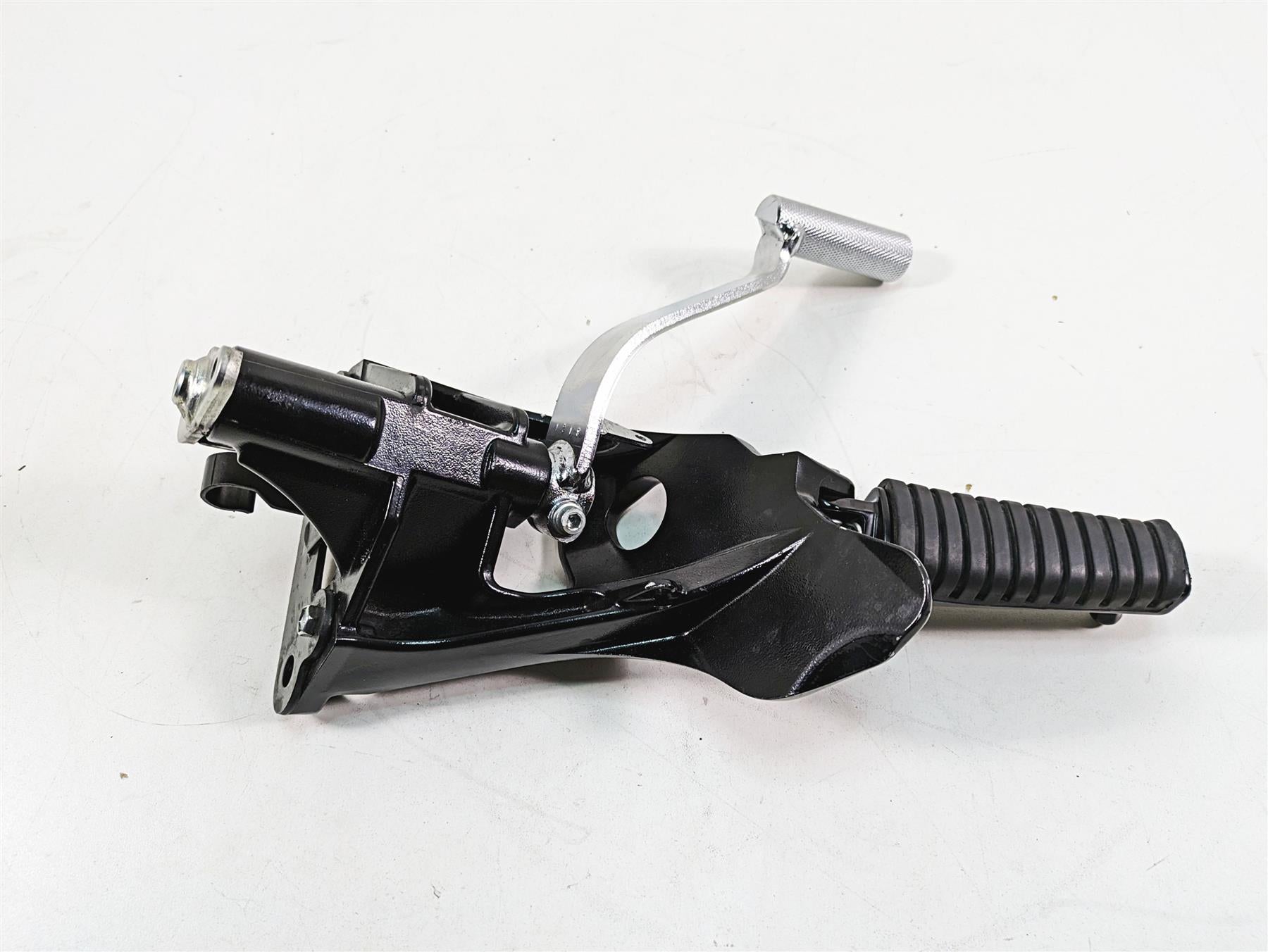 2016 Suzuki M109R VZR1800 Right Front Footpeg & Brake Pedal 43511-48G10 {{ shop.shopifyCountryName }} - Mototech271