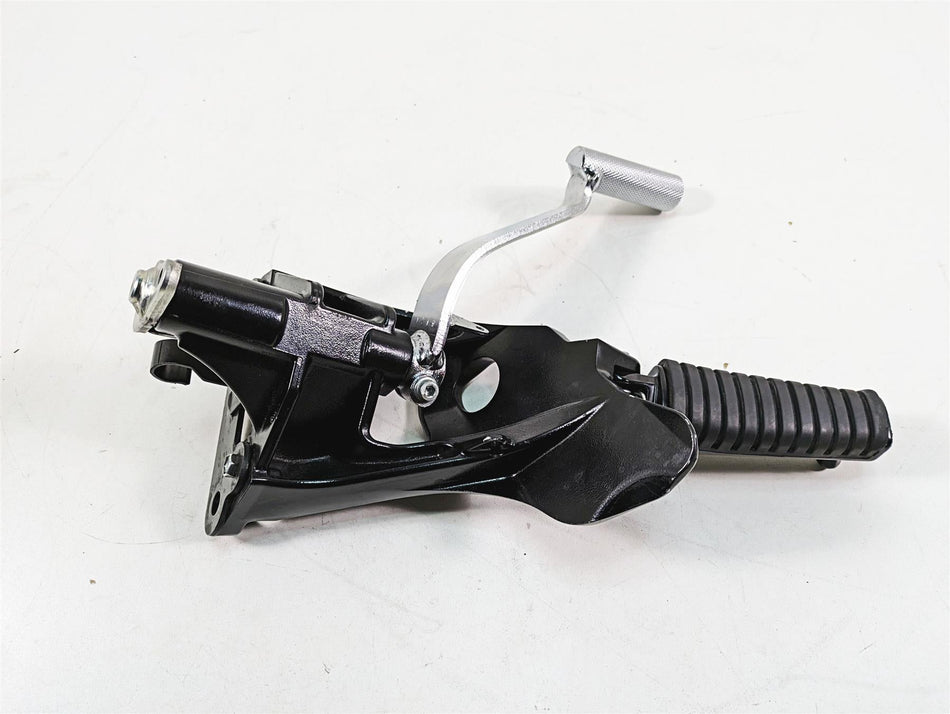 2016 Suzuki M109R VZR1800 Right Front Footpeg & Brake Pedal 43511-48G10 {{ shop.shopifyCountryName }} - Mototech271