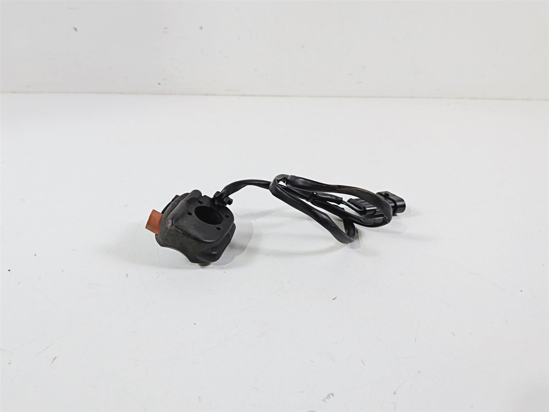 2008 Aprilia RSVR 1000 Factory Right Hand Control Switch Start Stop AP8118637 {{ shop.shopifyCountryName }} - Mototech271