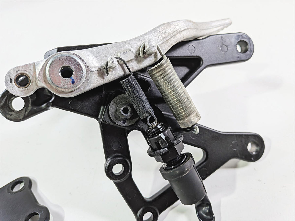2022 Yamaha YZF R1 R1M RN65 Front Right Foot Peg & Brake Pedal 2CR-27443-00-00-Mototech271