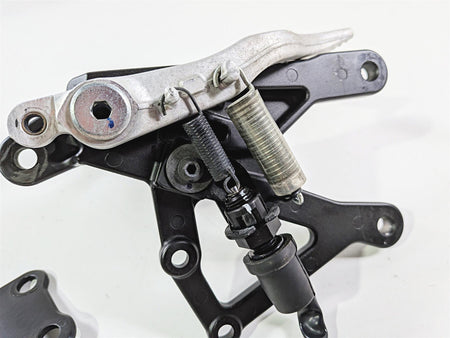 2022 Yamaha YZF R1 R1M RN65 Front Right Foot Peg & Brake Pedal 2CR-27443-00-00-Mototech271