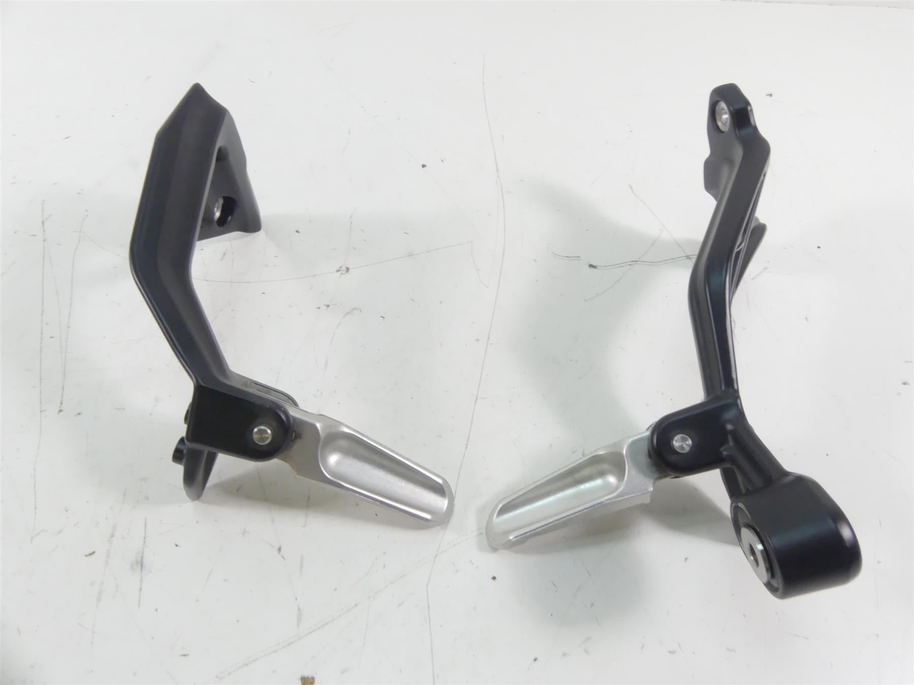 2019 Indian Motorcycle Co. FTR1200 Rear Passenger Footpeg Set 5142146 5142145 {{ shop.shopifyCountryName }} - Mototech271
